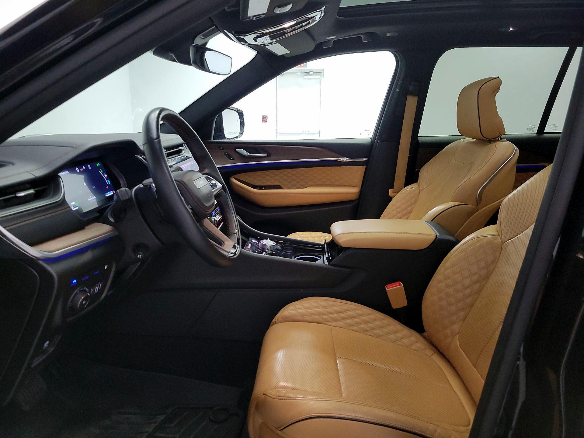 Thumbnail: 2022 Jeep Grand Cherokee - 11