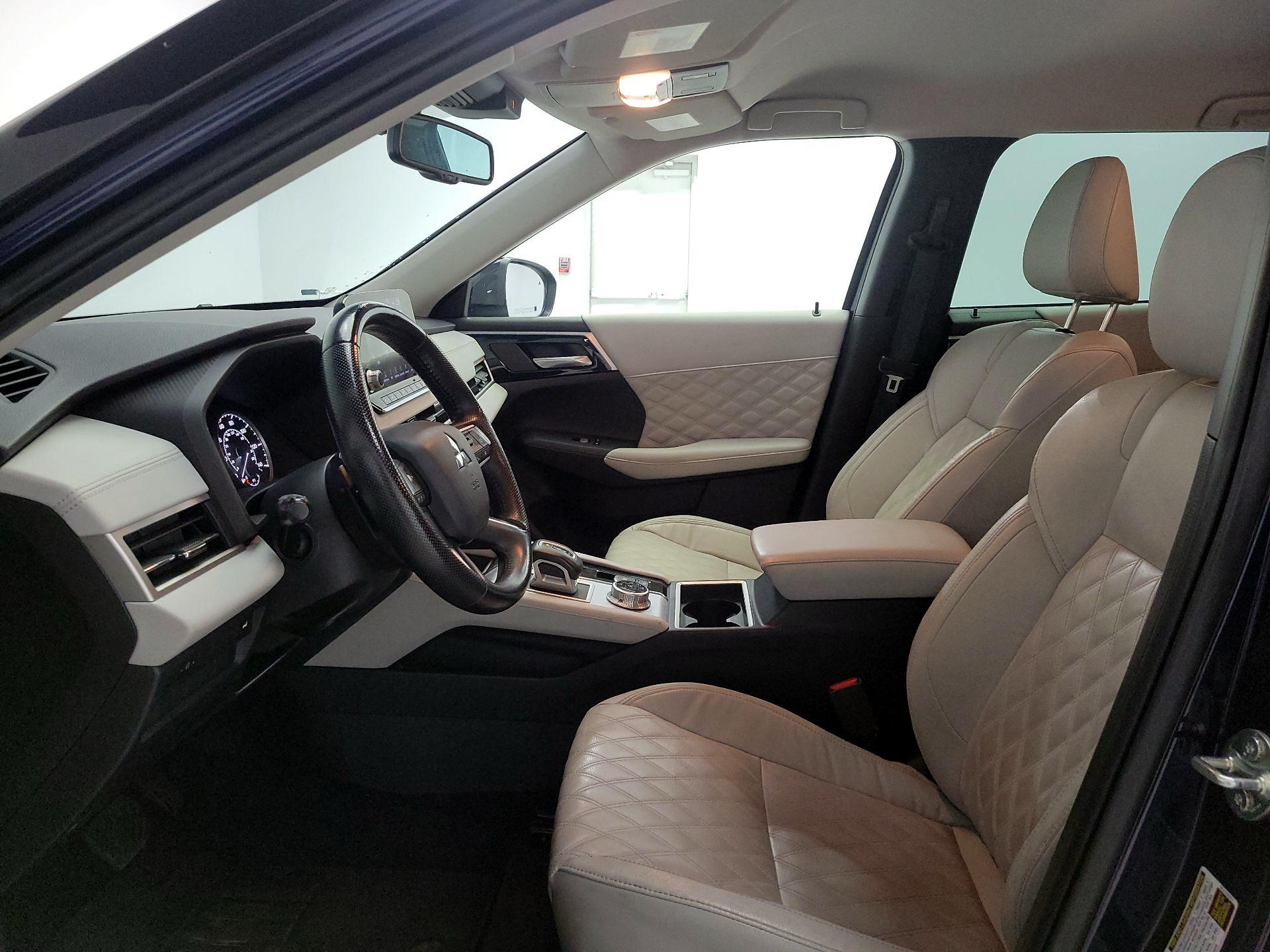 Thumbnail: 2022 Mitsubishi Outlander - 11