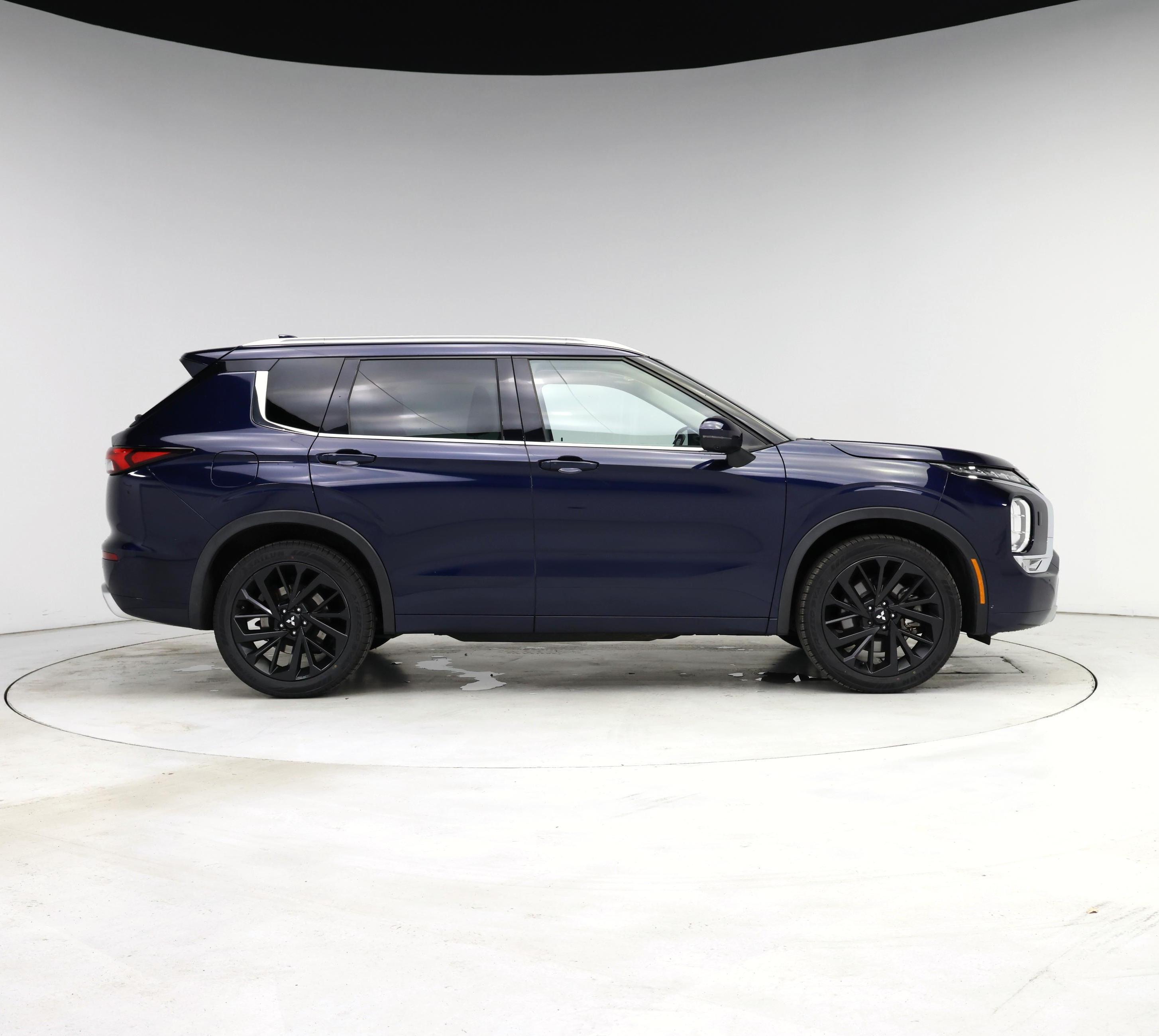Thumbnail: 2022 Mitsubishi Outlander - 7