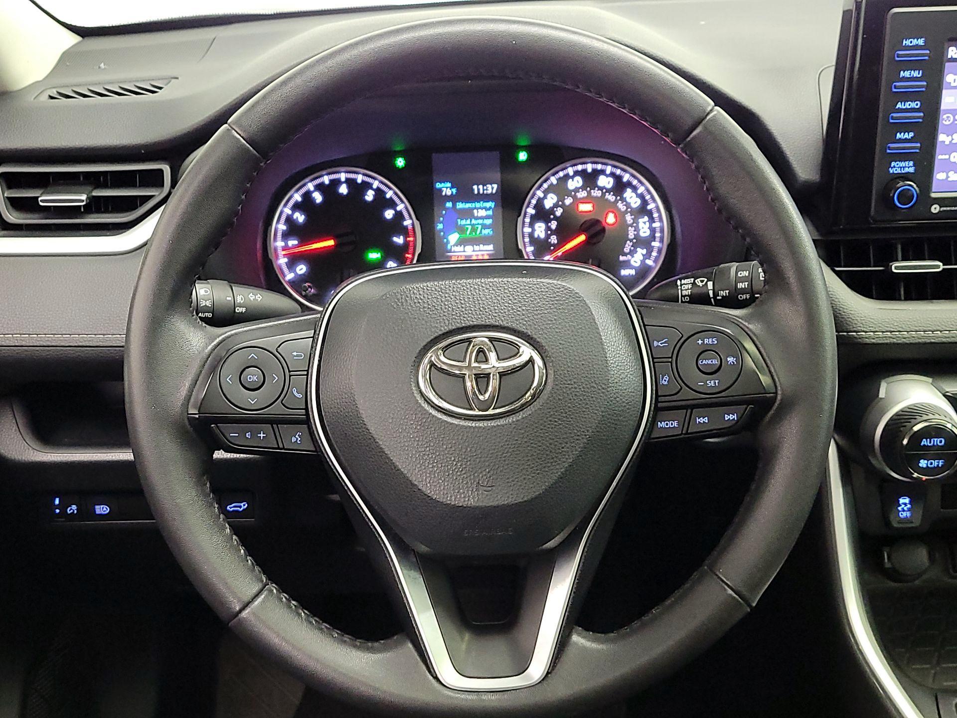 Thumbnail: 2022 Toyota RAV4 - 10