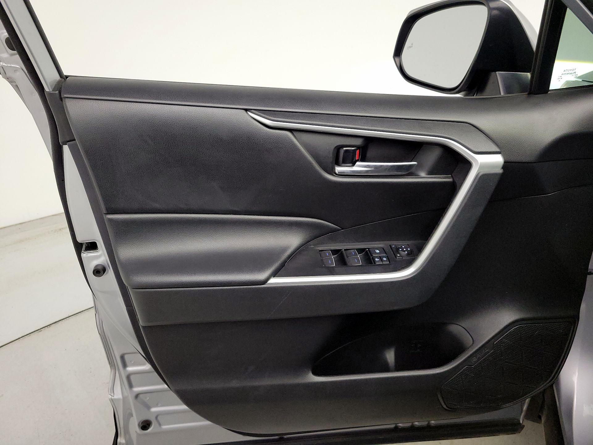 Thumbnail: 2022 Toyota RAV4 - 12