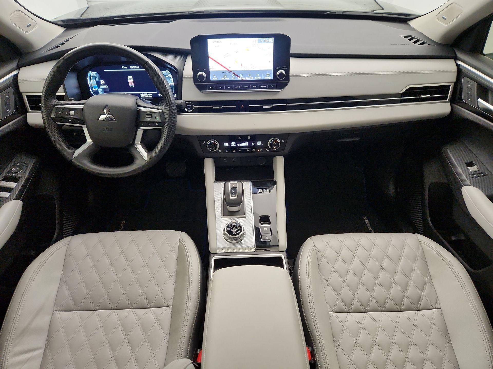Thumbnail: 2023 Mitsubishi Outlander - 9