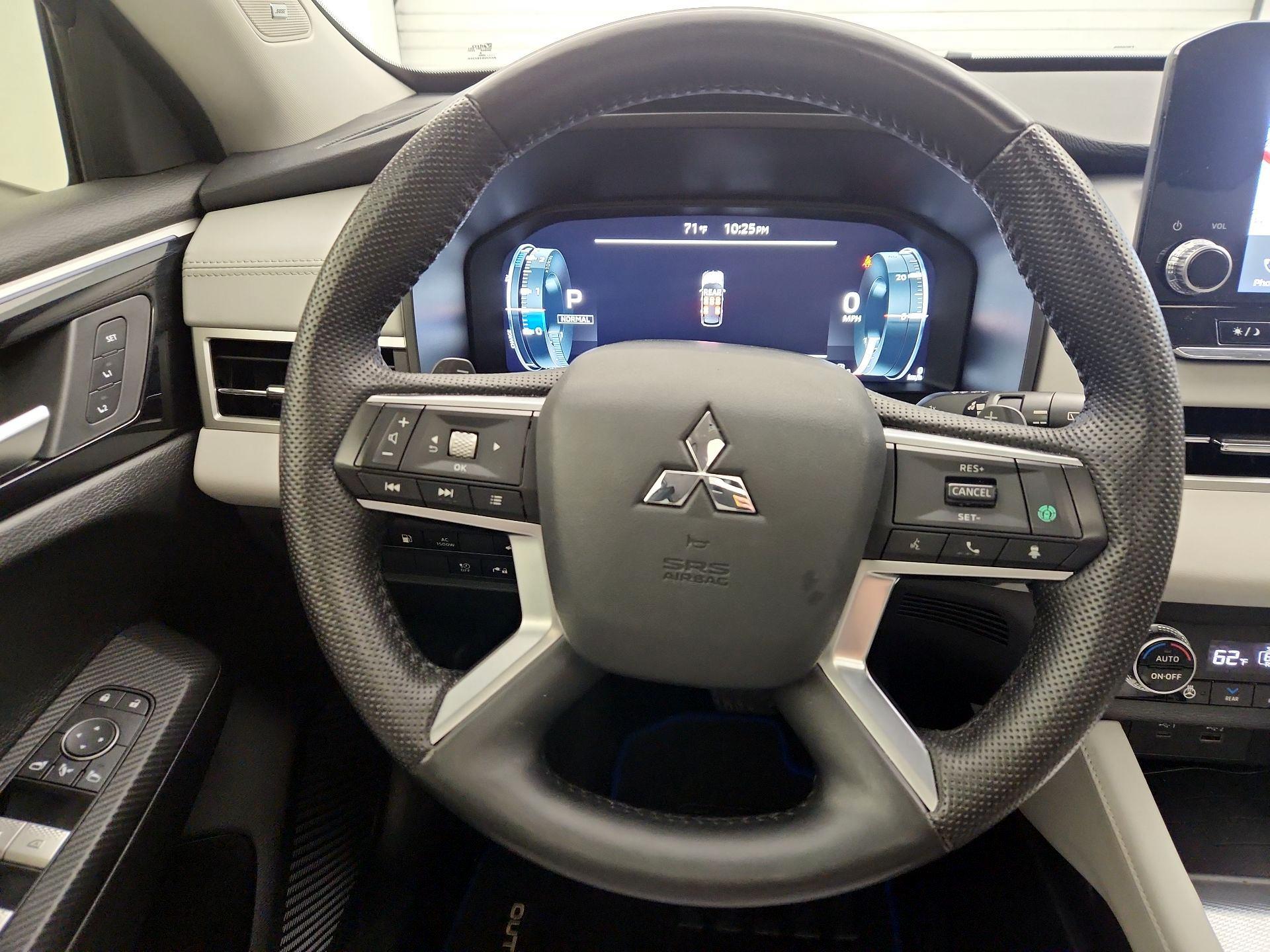Thumbnail: 2023 Mitsubishi Outlander - 10