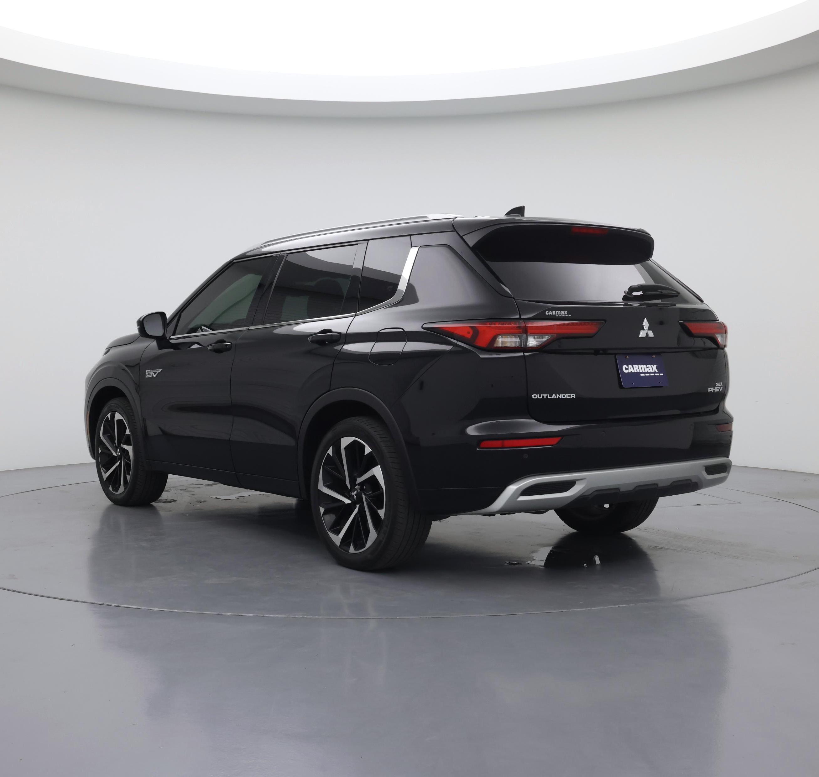 Thumbnail: 2023 Mitsubishi Outlander - 2