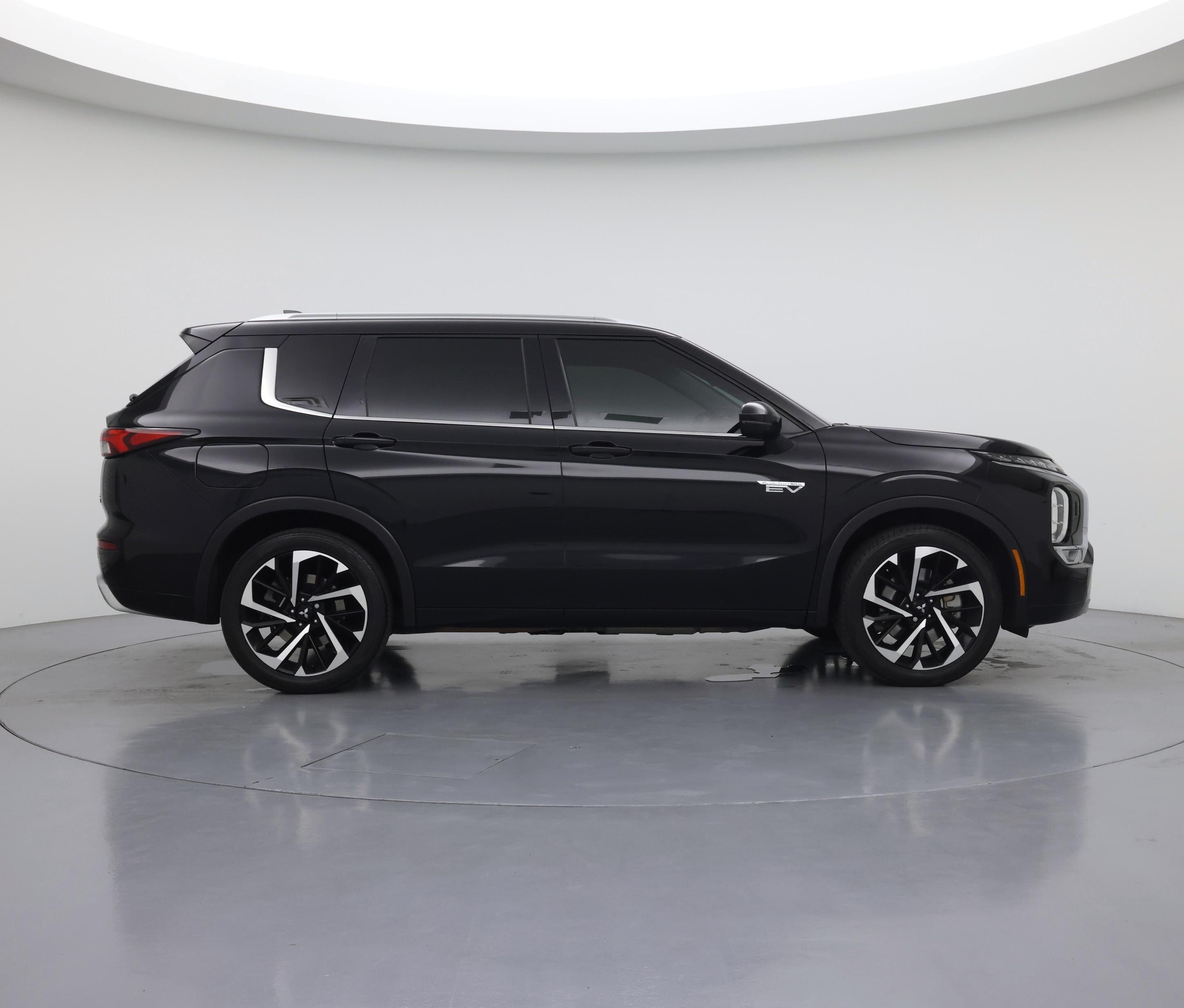 Thumbnail: 2023 Mitsubishi Outlander - 7
