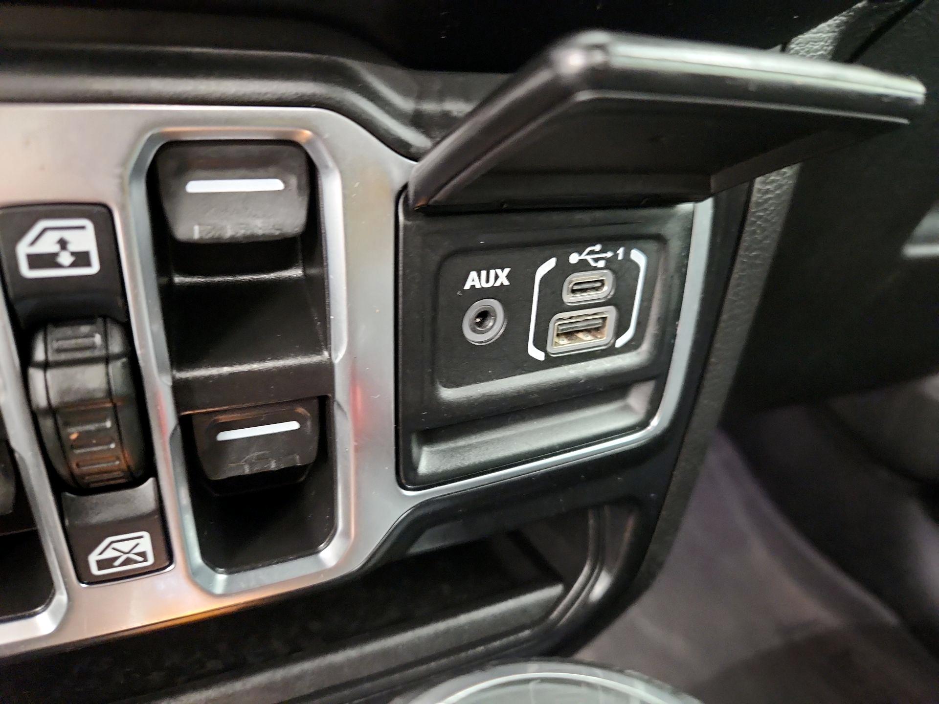 Thumbnail: 2022 Jeep Wrangler - 18