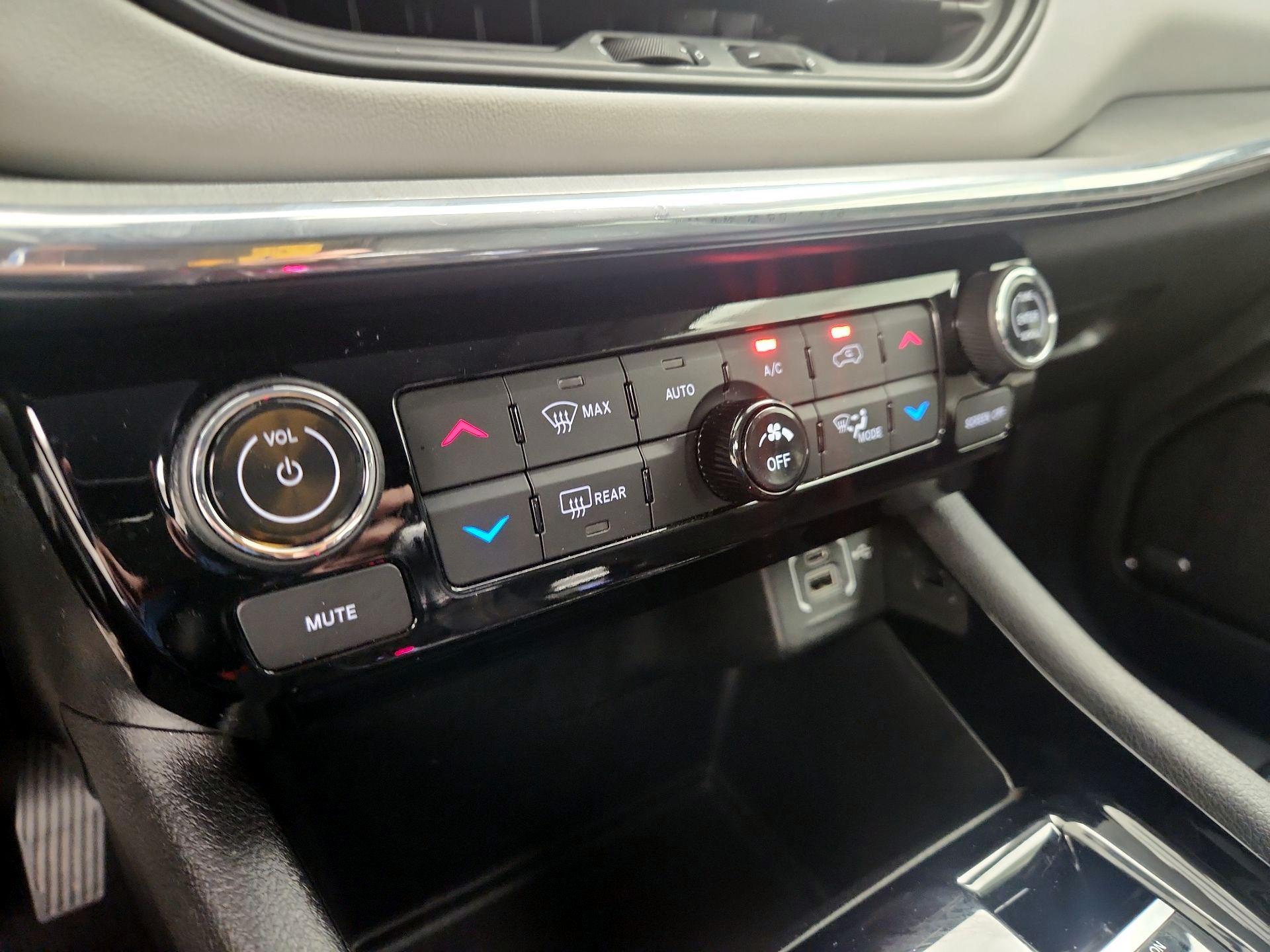 Thumbnail: 2022 Jeep Compass - 17