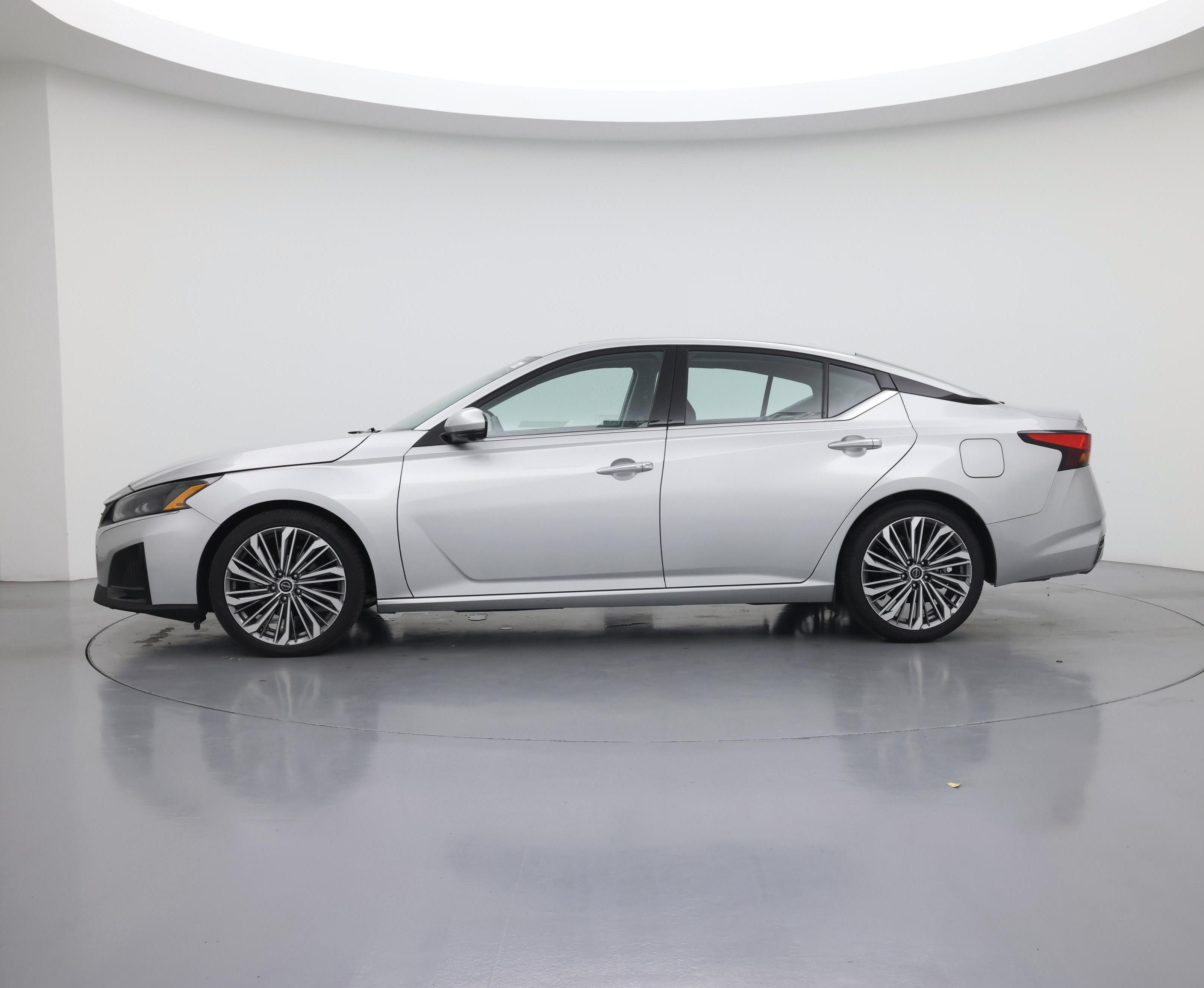 Thumbnail: 2023 Nissan Altima - 3