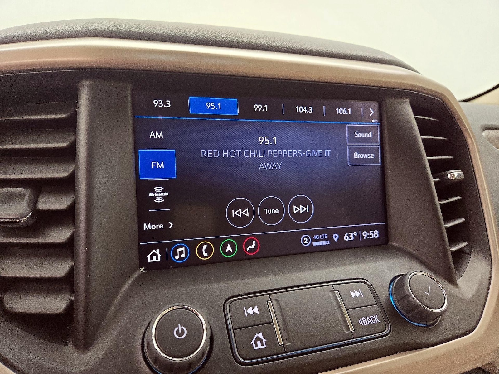 2023 GMC Acadia Denali - Photo 17