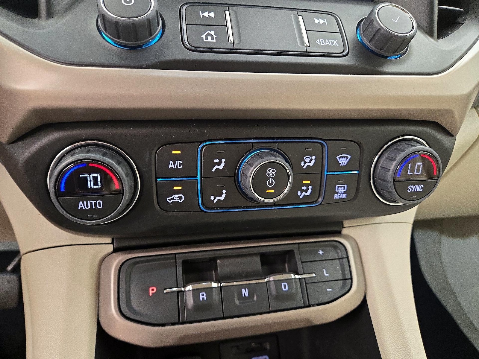 2023 GMC Acadia Denali - Photo 18