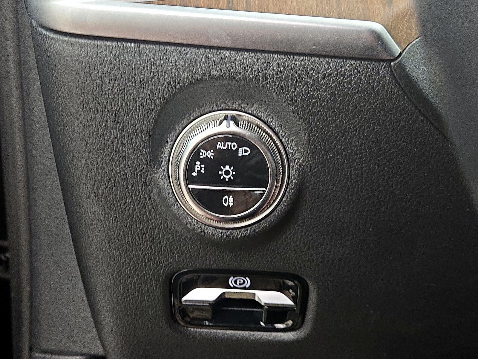 2025 Mercedes-Benz C-Class Sedan C 300 - Photo 14