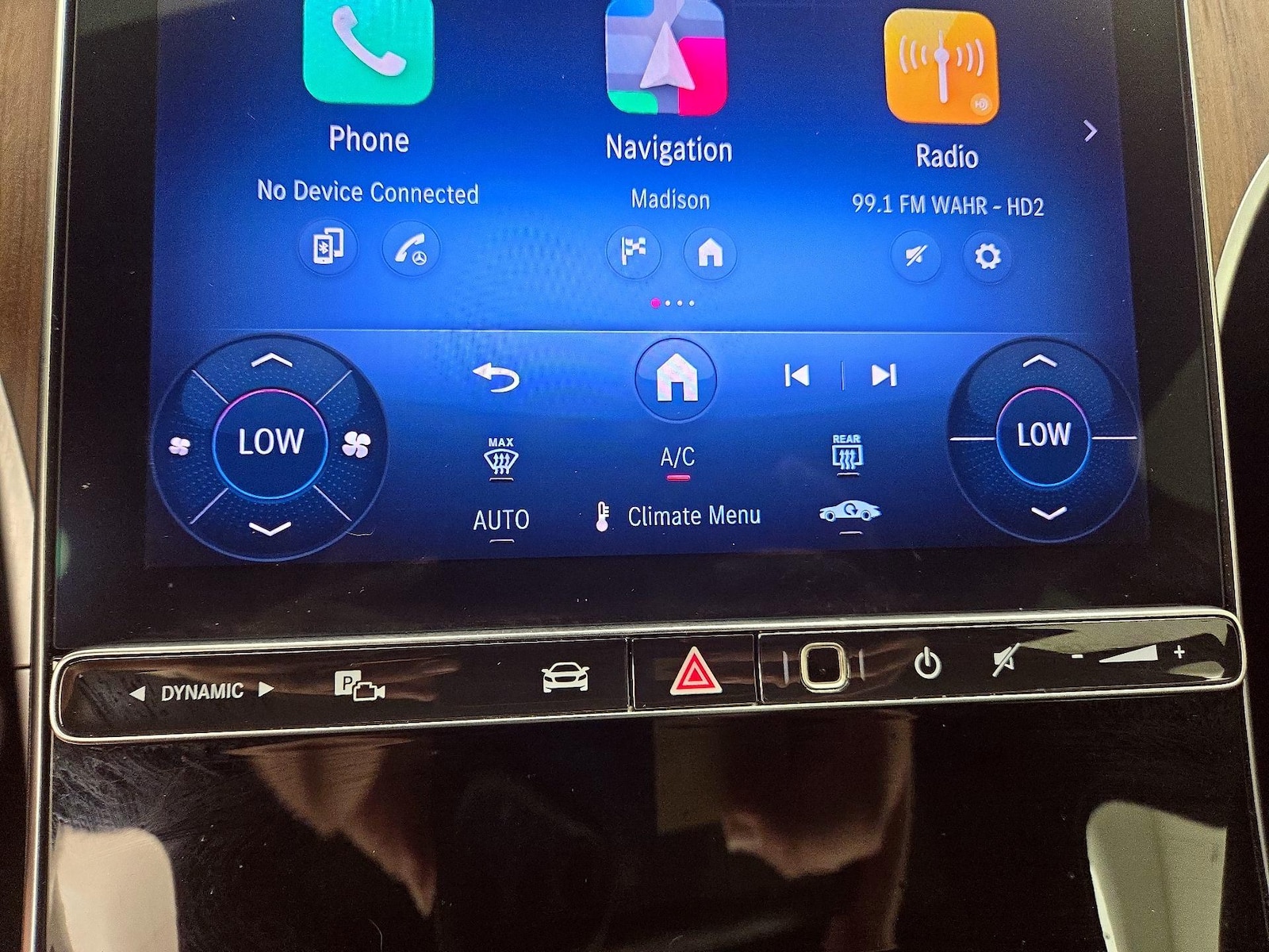 2025 Mercedes-Benz C-Class Sedan C 300 - Photo 18