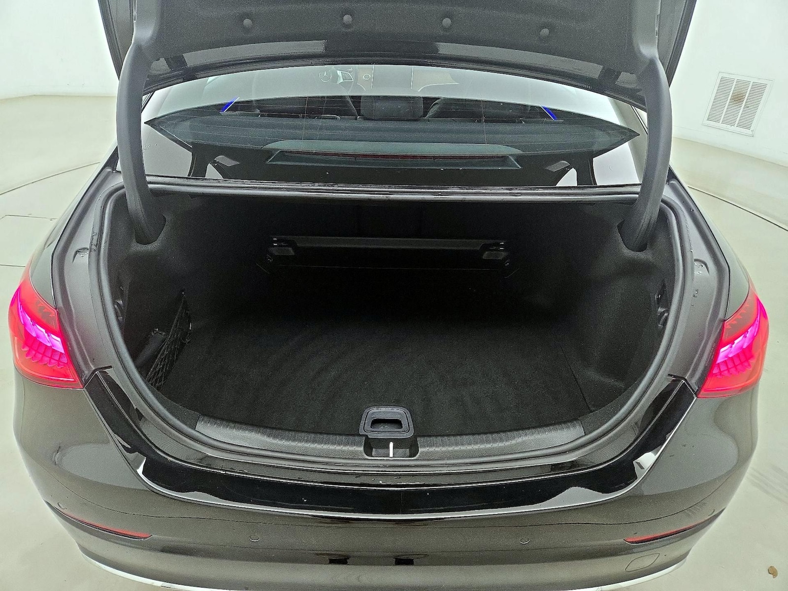 2025 Mercedes-Benz C-Class Sedan C 300 - Photo 23
