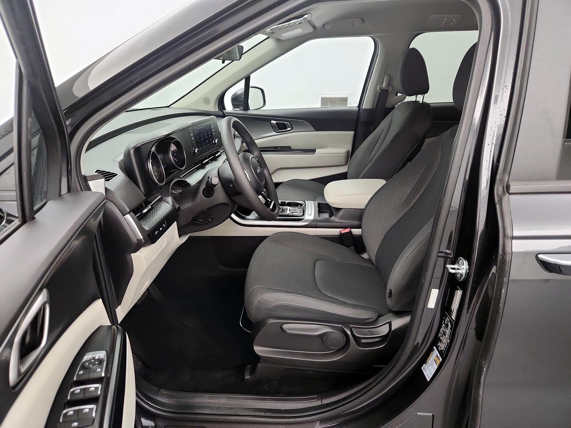 Thumbnail: 2023 Kia Carnival - 11