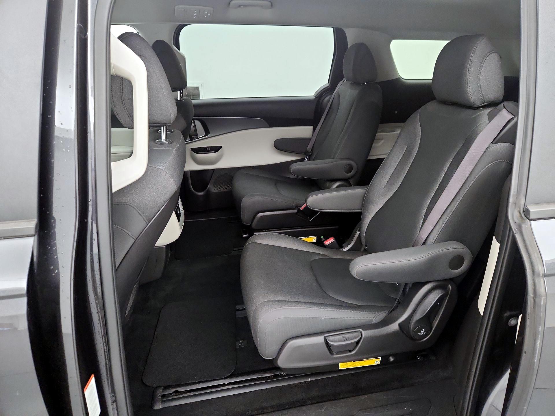 Thumbnail: 2023 Kia Carnival - 19