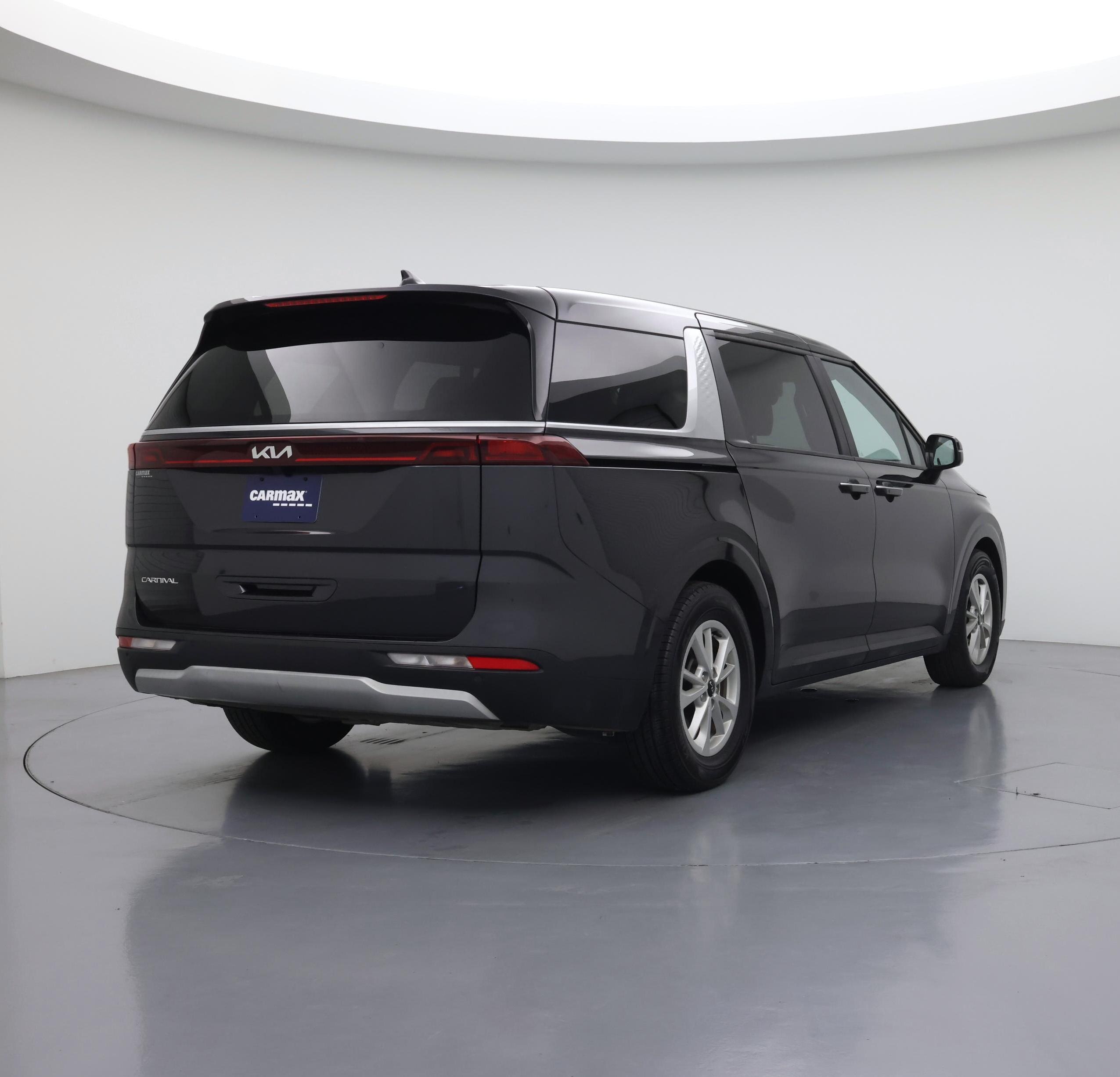 Thumbnail: 2023 Kia Carnival - 8