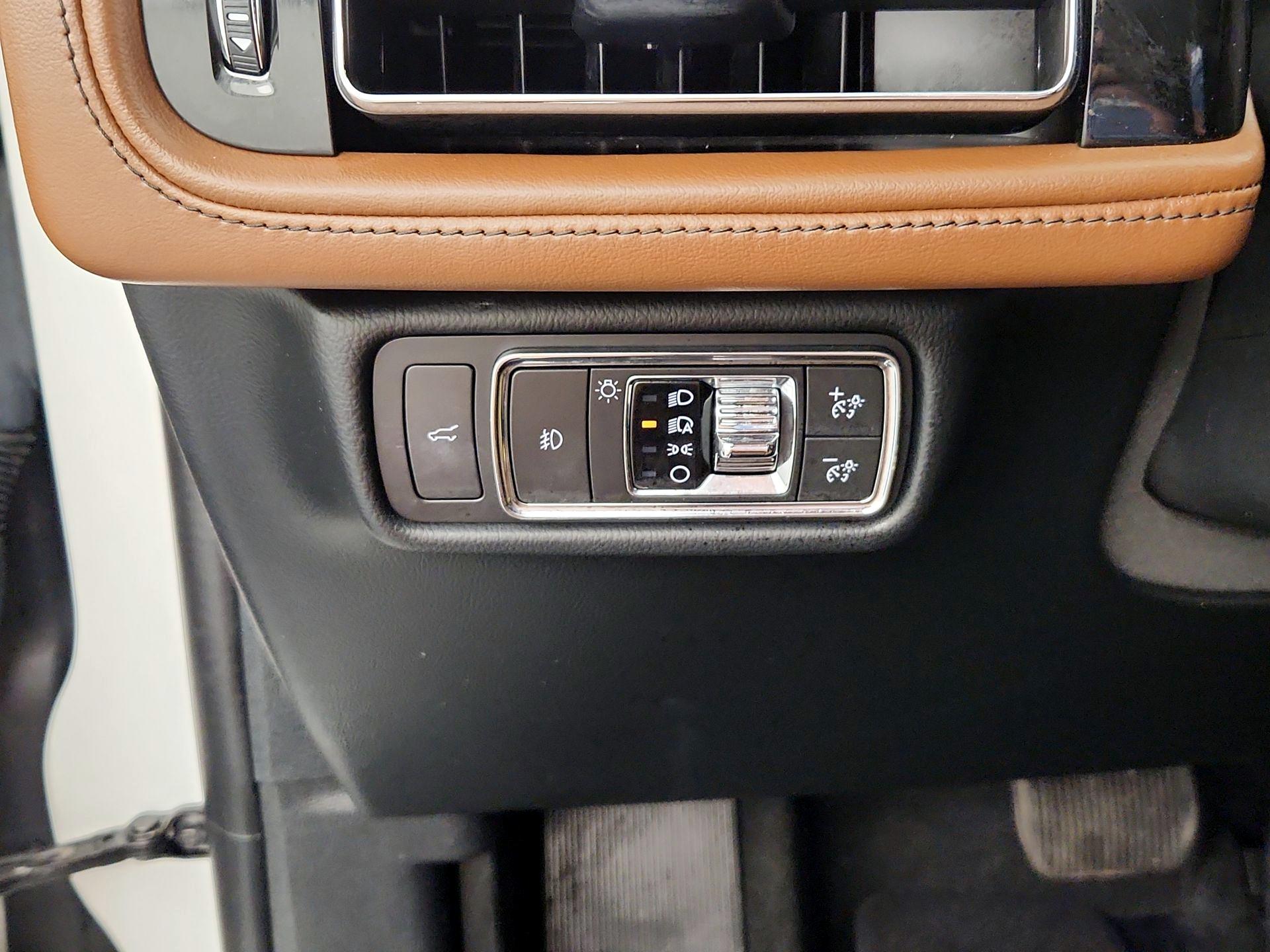 Thumbnail: 2021 Lincoln Aviator - 13