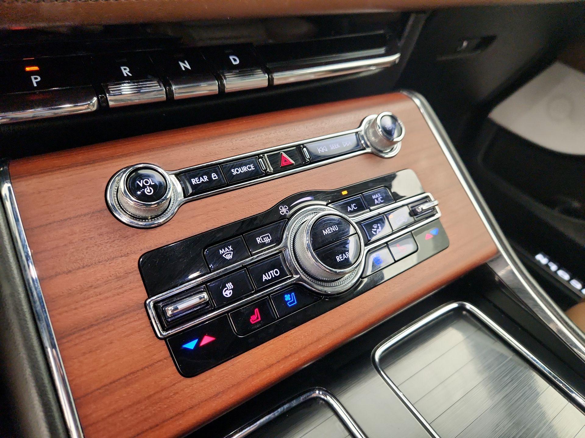 Thumbnail: 2021 Lincoln Aviator - 16