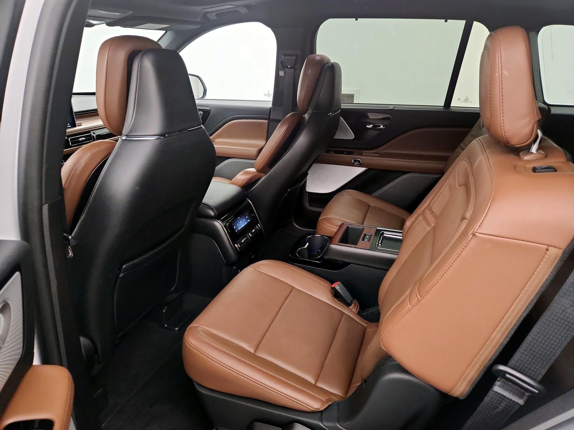 Thumbnail: 2021 Lincoln Aviator - 19