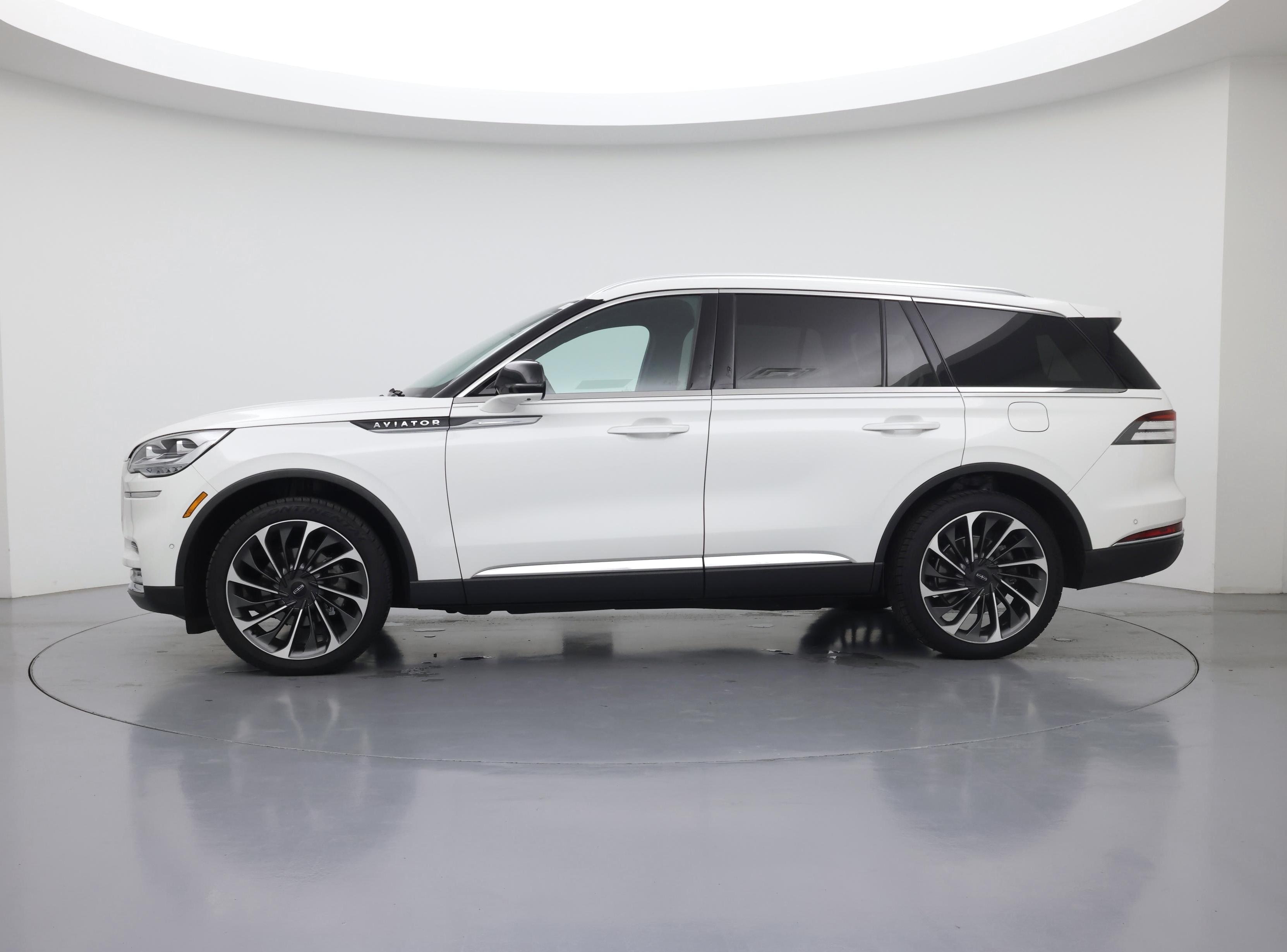 Thumbnail: 2021 Lincoln Aviator - 3
