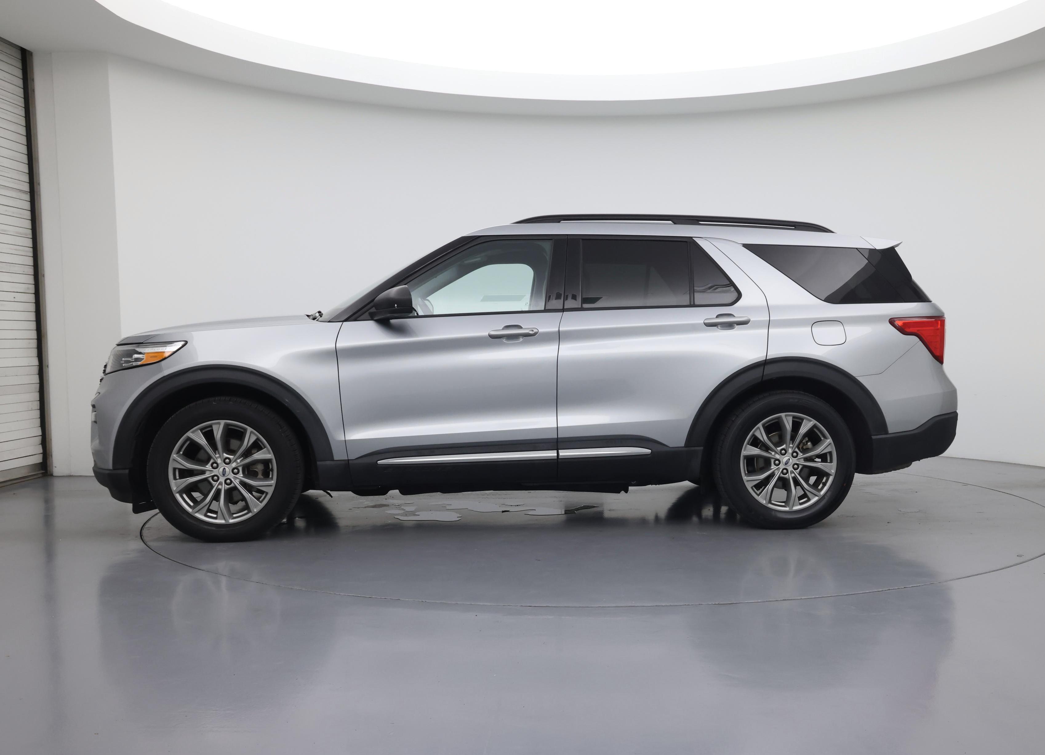 Thumbnail: 2022 Ford Explorer - 3