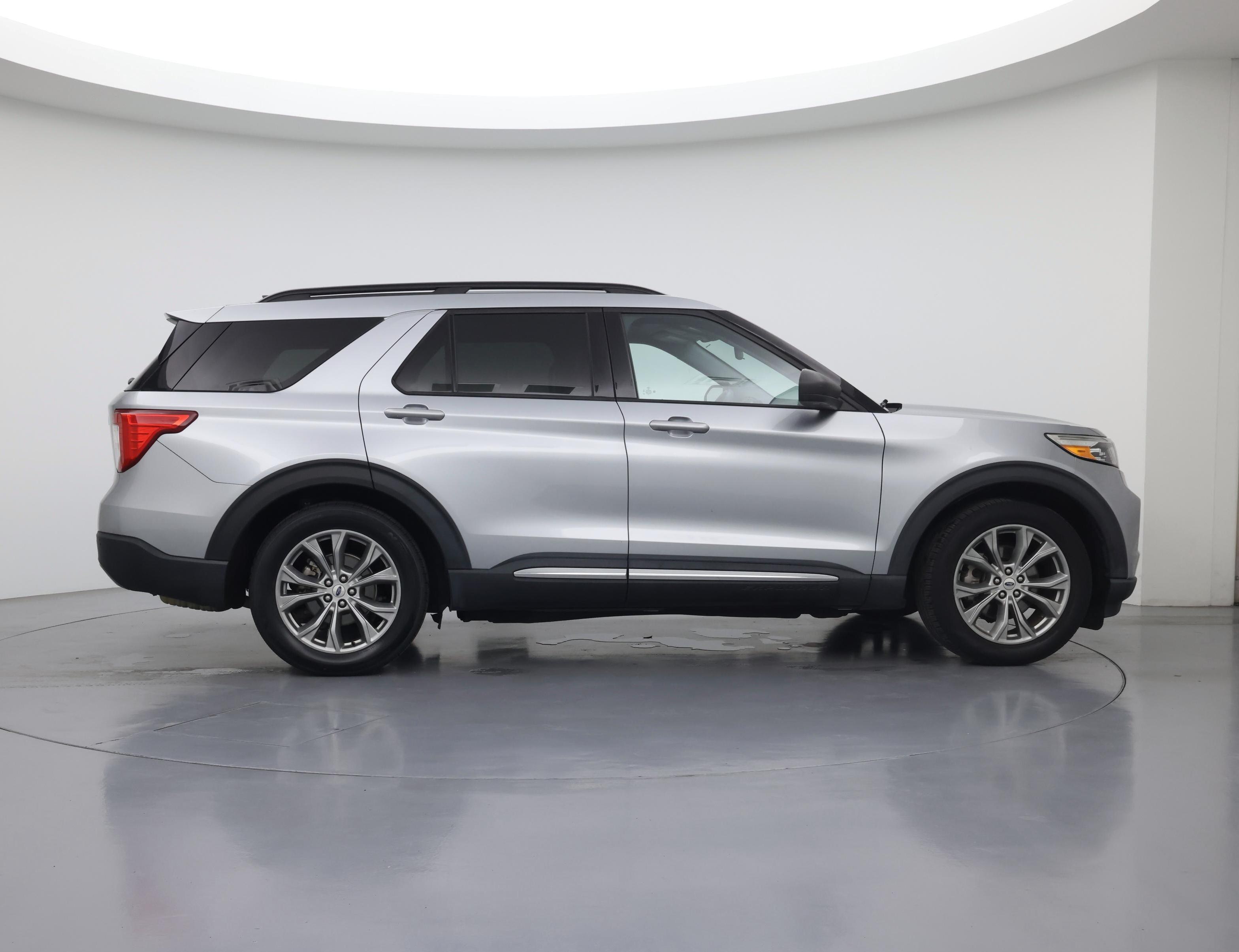 Thumbnail: 2022 Ford Explorer - 7