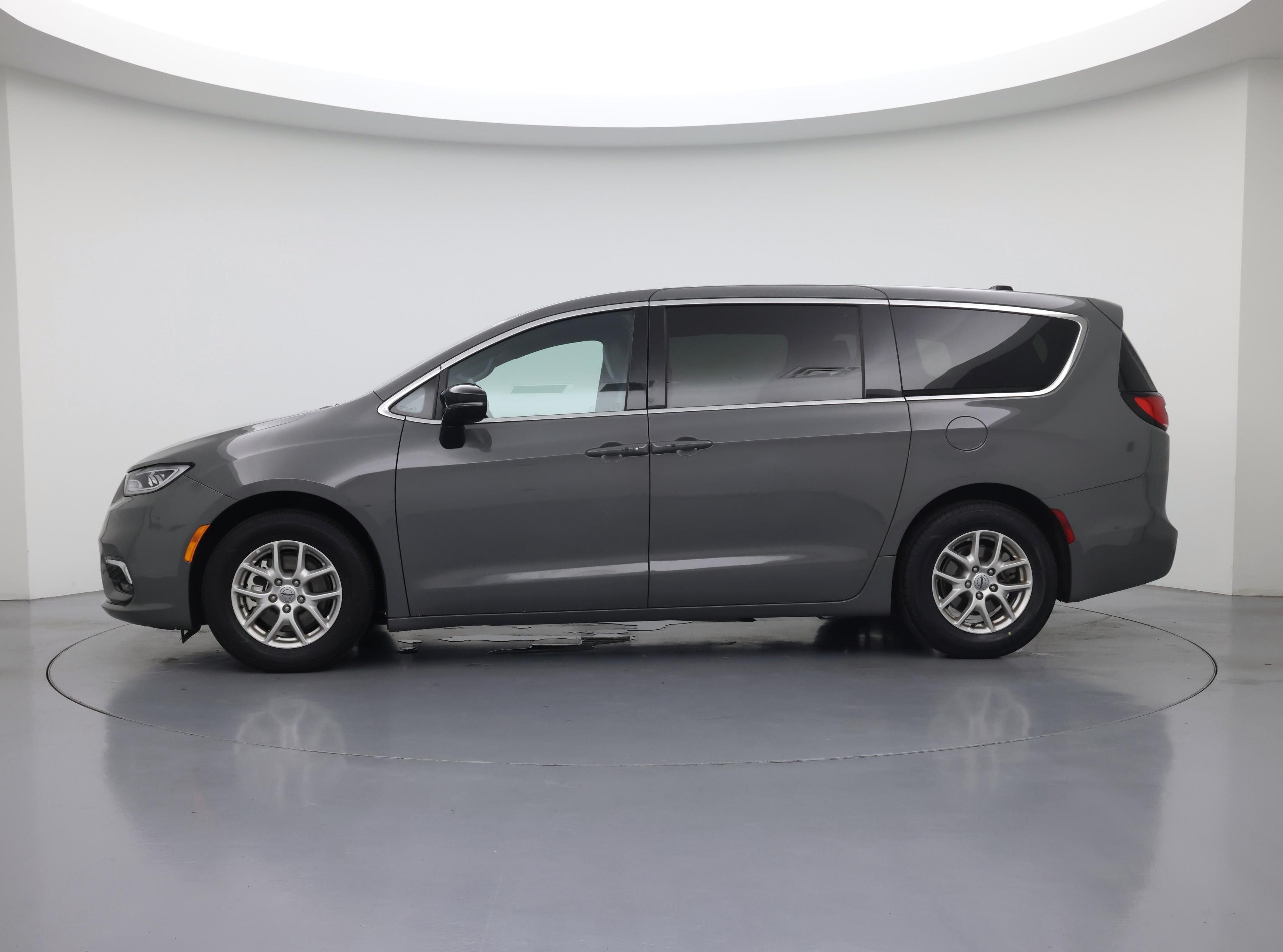 Thumbnail: 2025 Chrysler Pacifica - 3