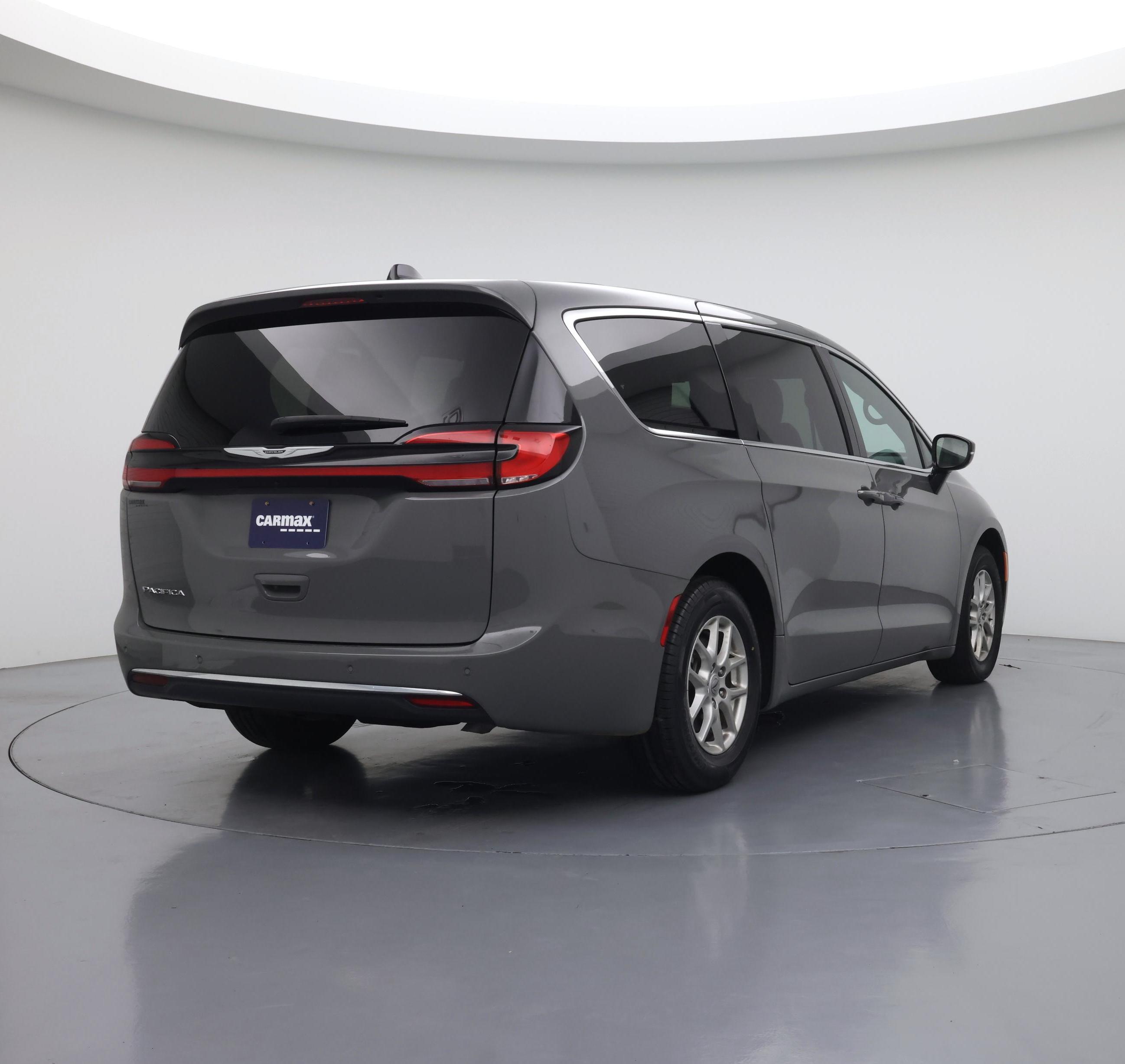 Thumbnail: 2025 Chrysler Pacifica - 8