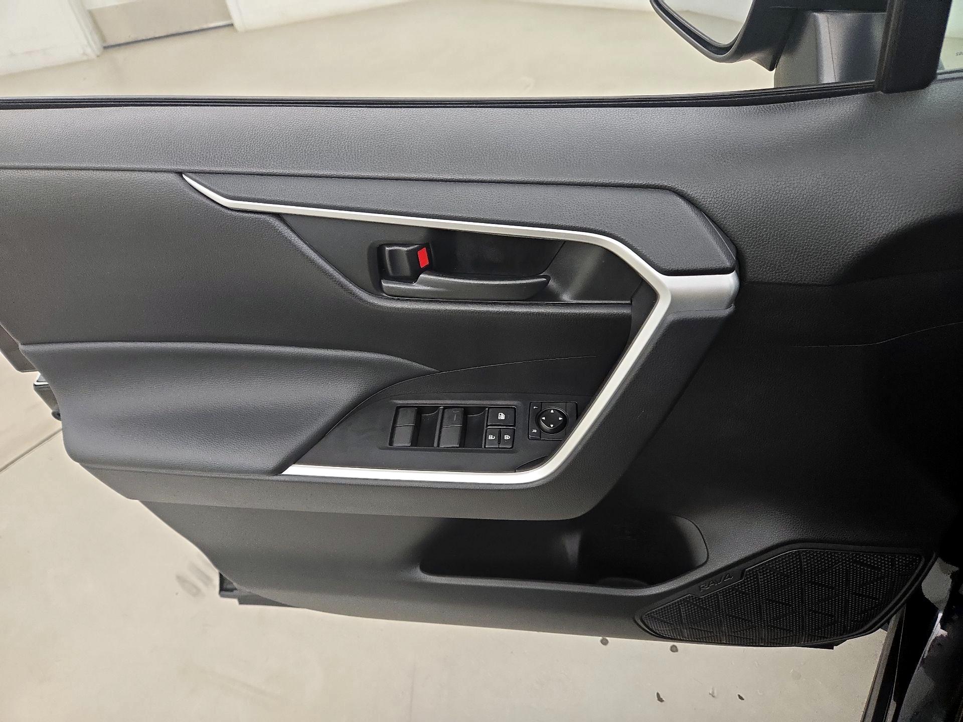 Thumbnail: 2022 Toyota RAV4 - 12