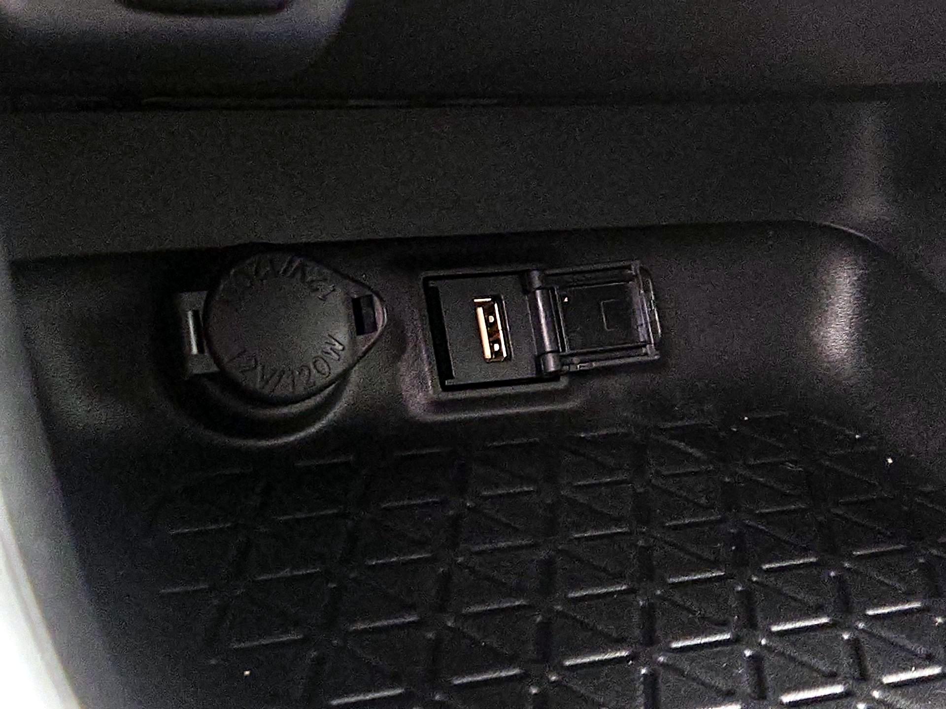 Thumbnail: 2022 Toyota RAV4 - 18