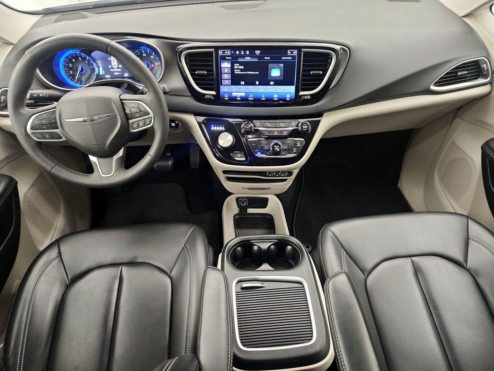 Thumbnail: 2023 Chrysler Pacifica - 9