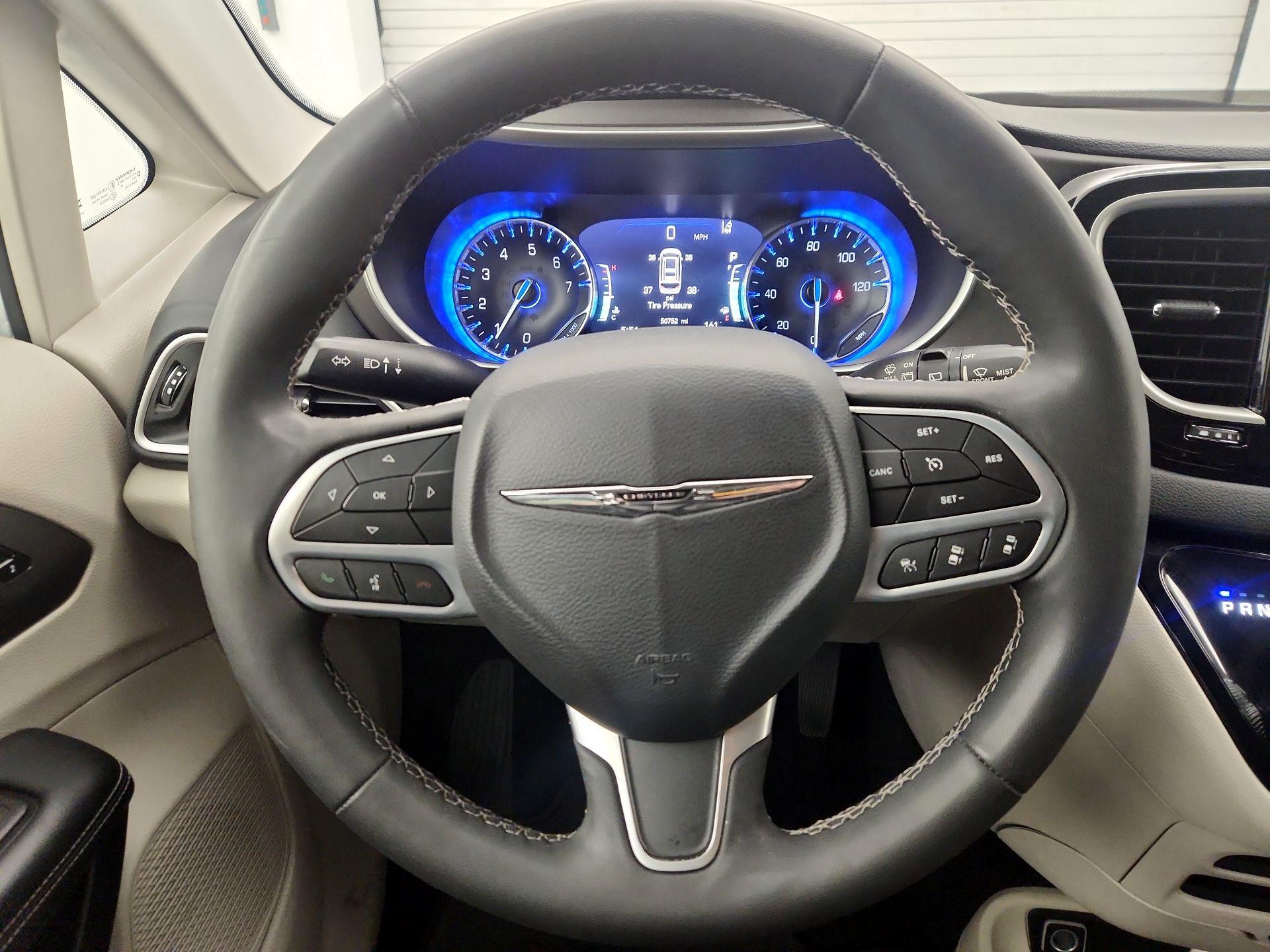 Thumbnail: 2023 Chrysler Pacifica - 10