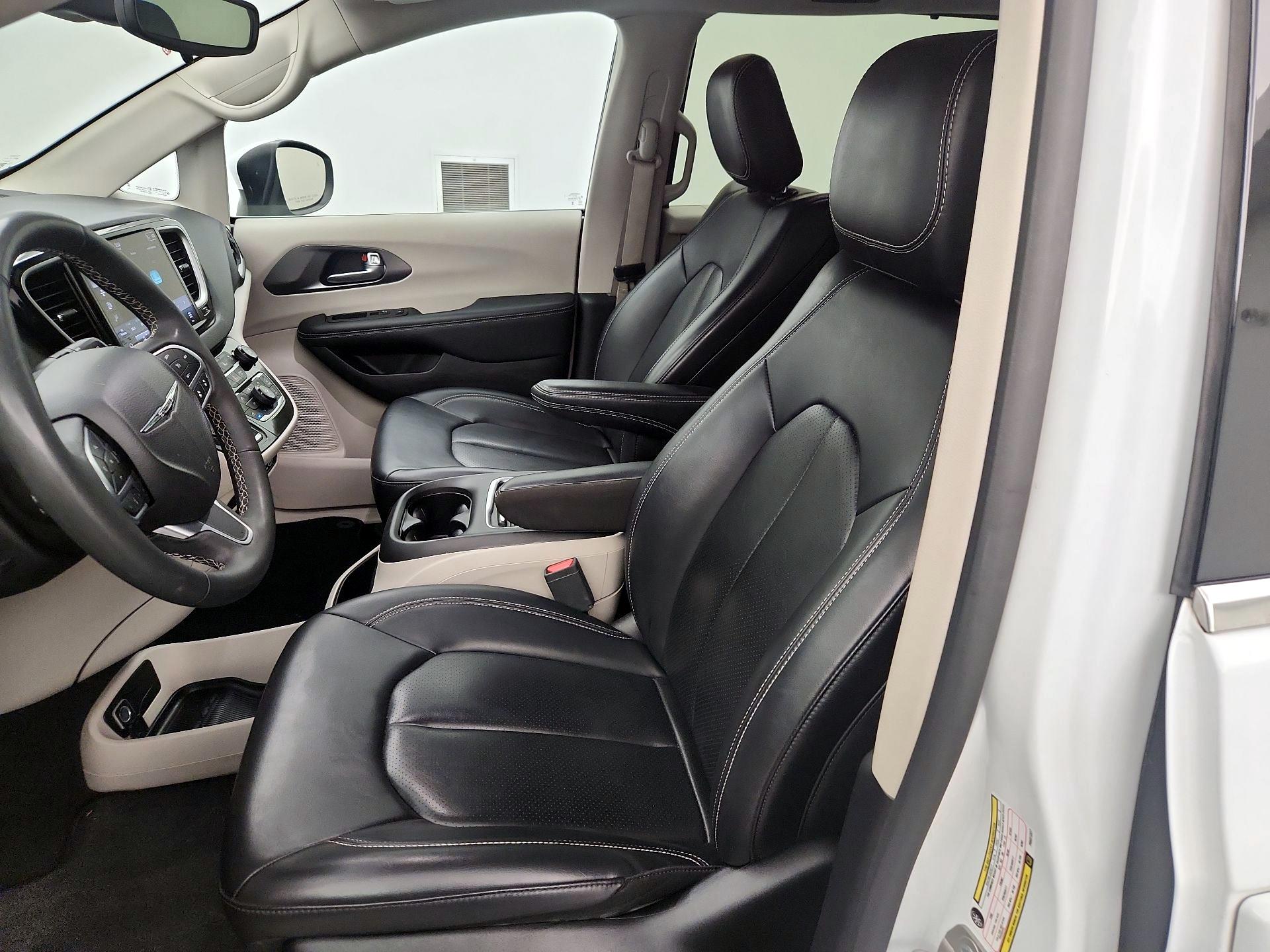 Thumbnail: 2023 Chrysler Pacifica - 11