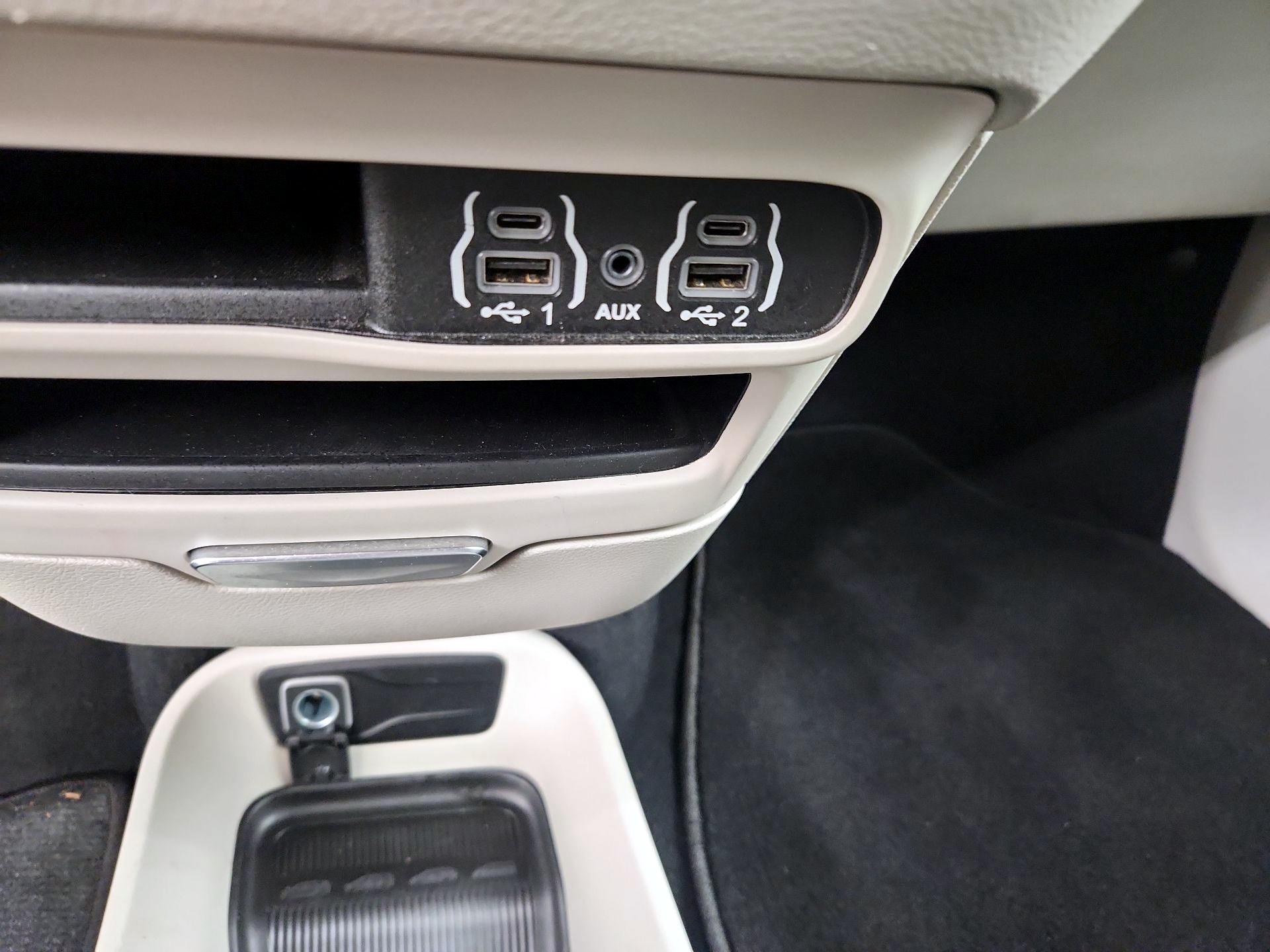 Thumbnail: 2023 Chrysler Pacifica - 18
