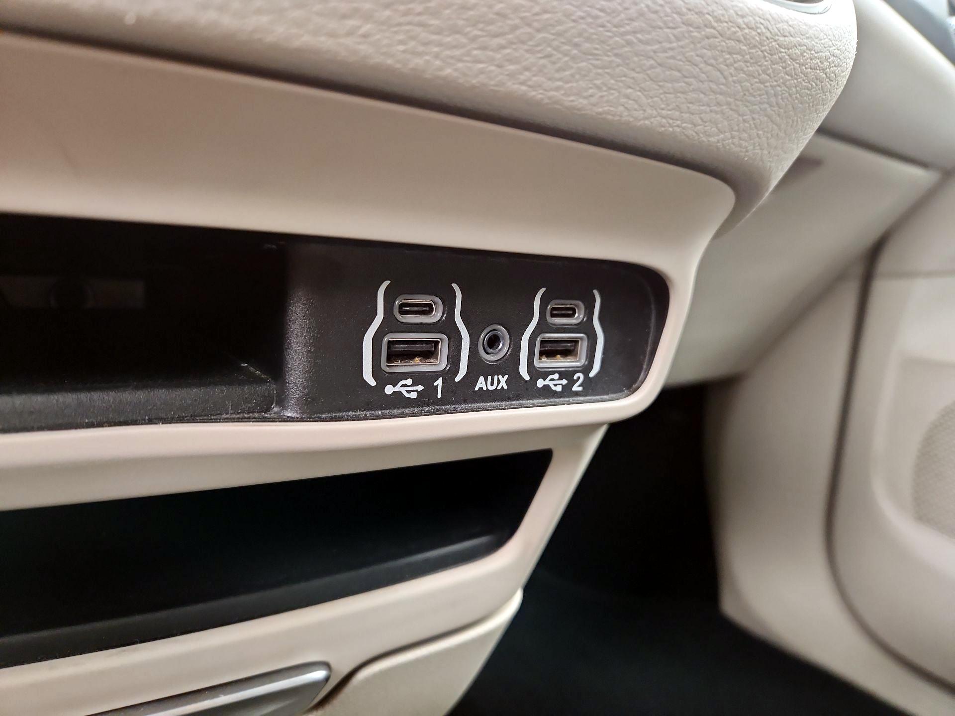 Thumbnail: 2023 Chrysler Pacifica - 18