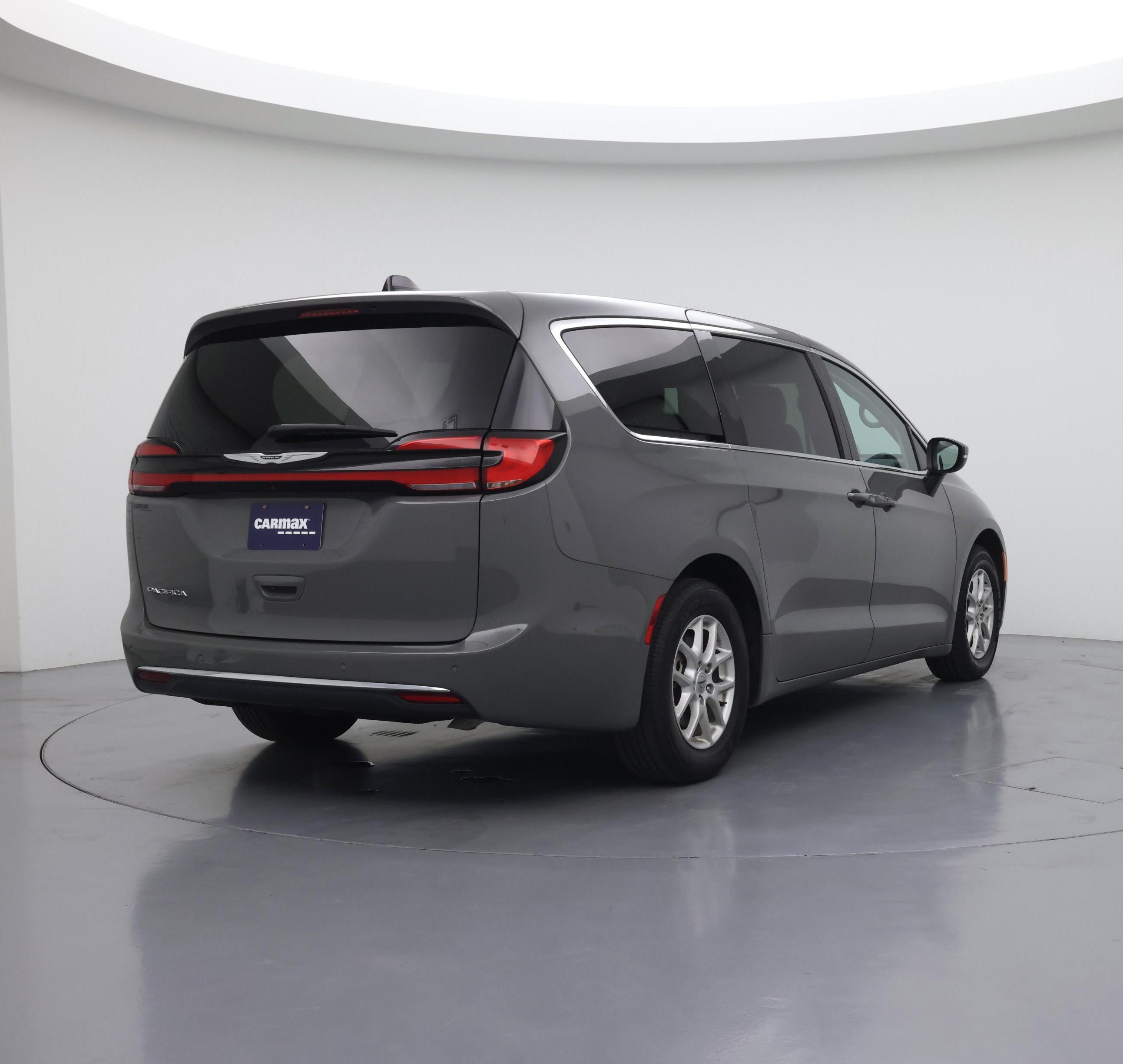 Thumbnail: 2023 Chrysler Pacifica - 8