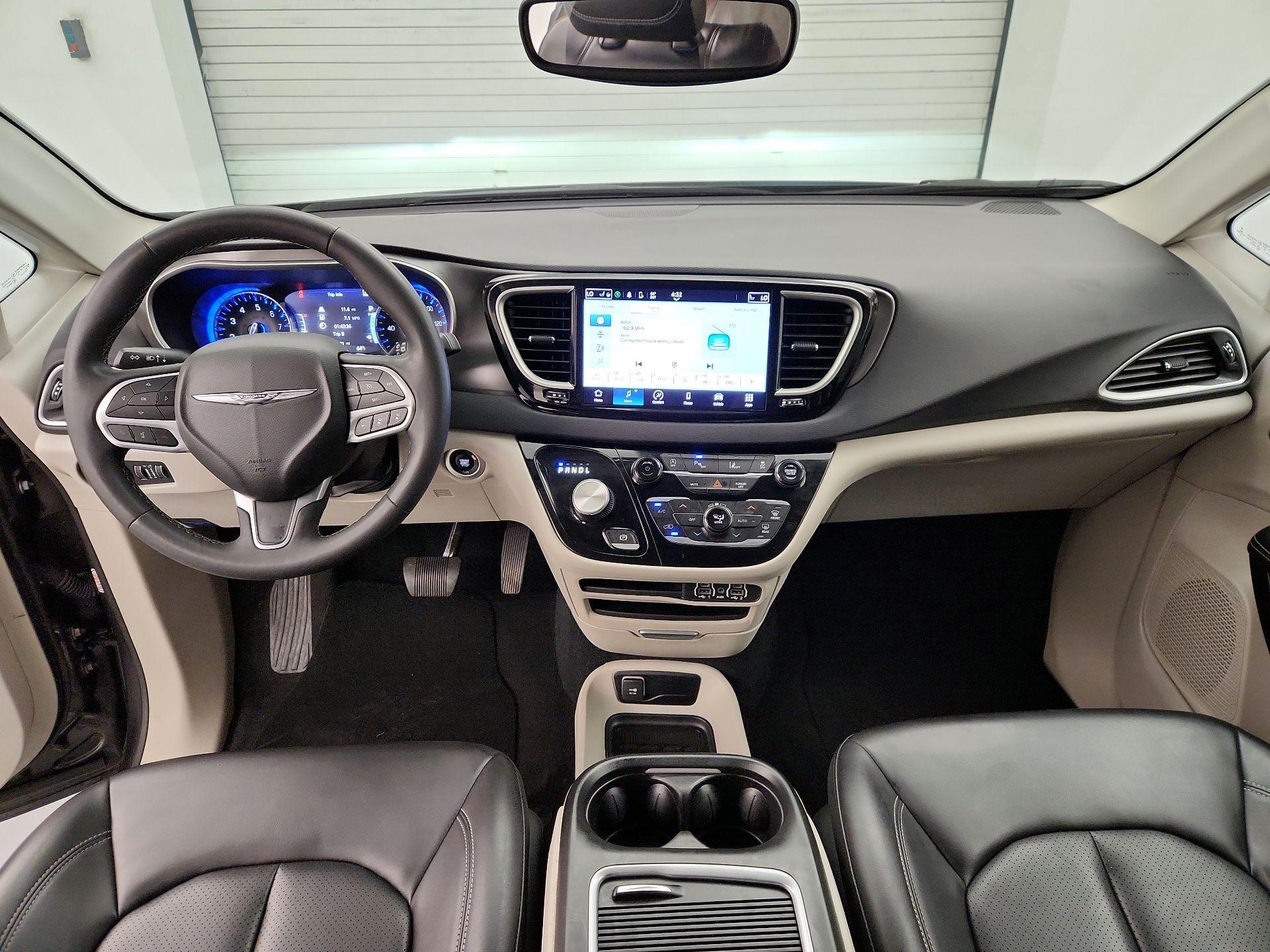 Thumbnail: 2023 Chrysler Pacifica - 9