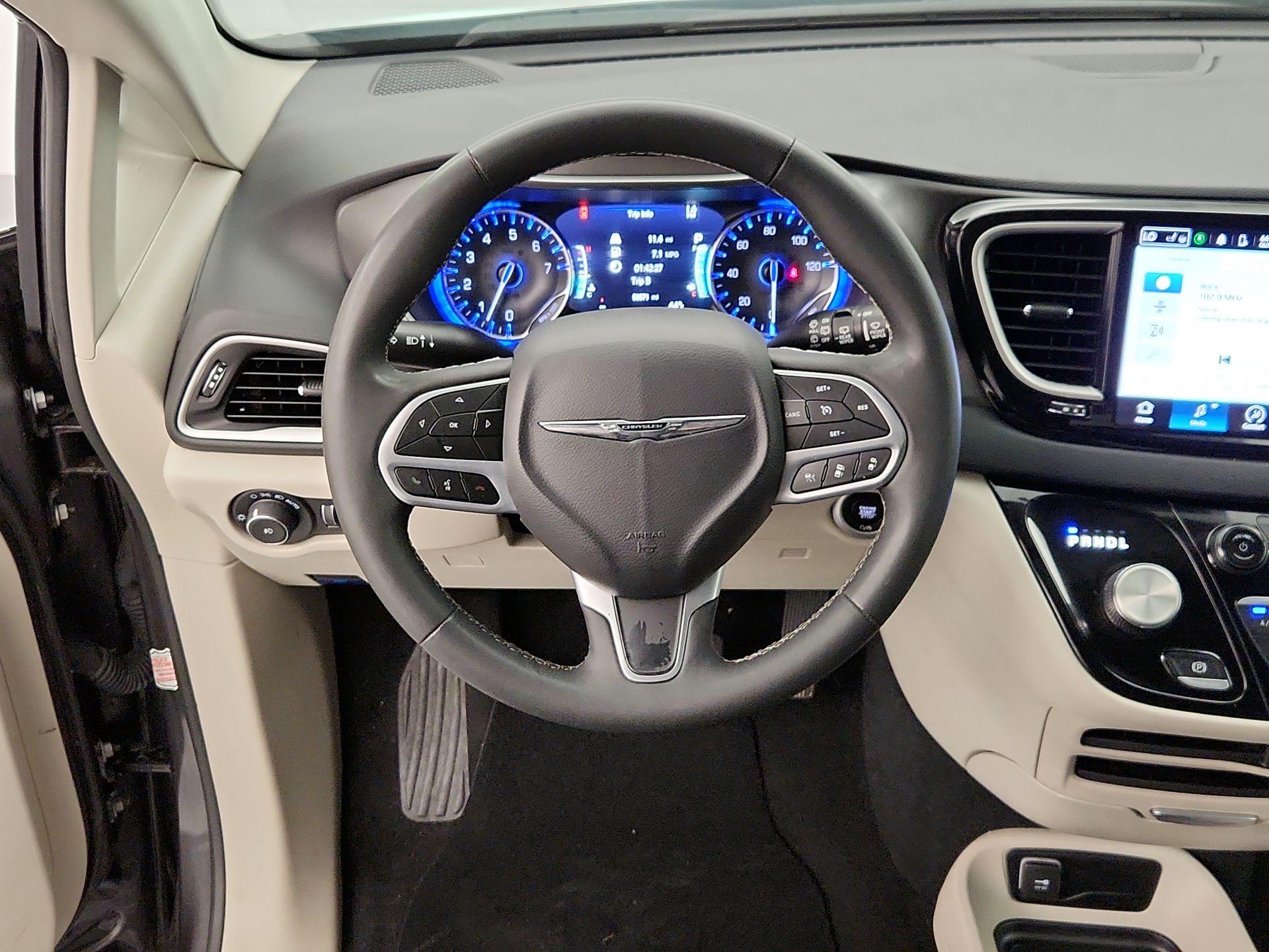 Thumbnail: 2023 Chrysler Pacifica - 10