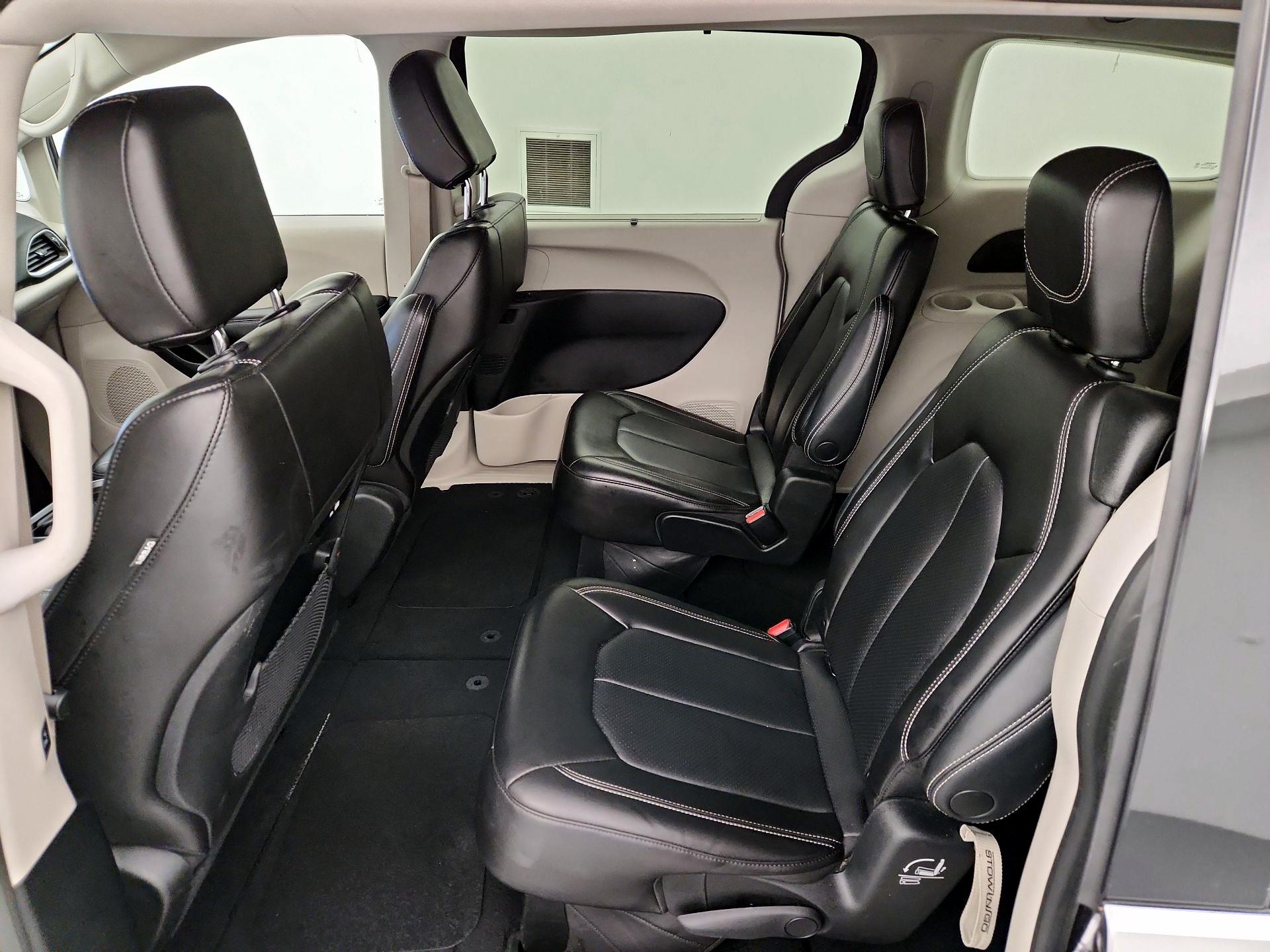 Thumbnail: 2023 Chrysler Pacifica - 19