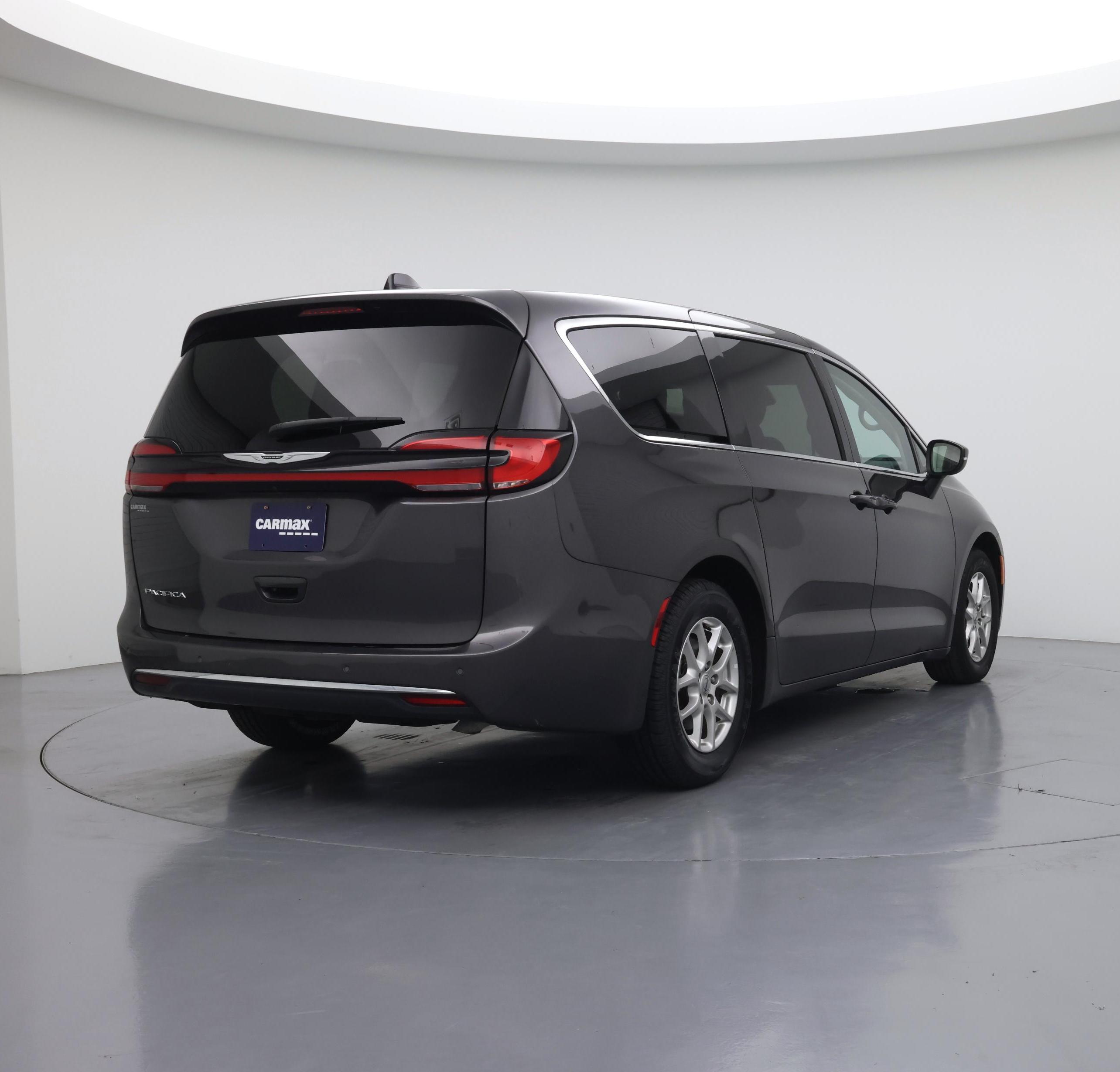 Thumbnail: 2023 Chrysler Pacifica - 8