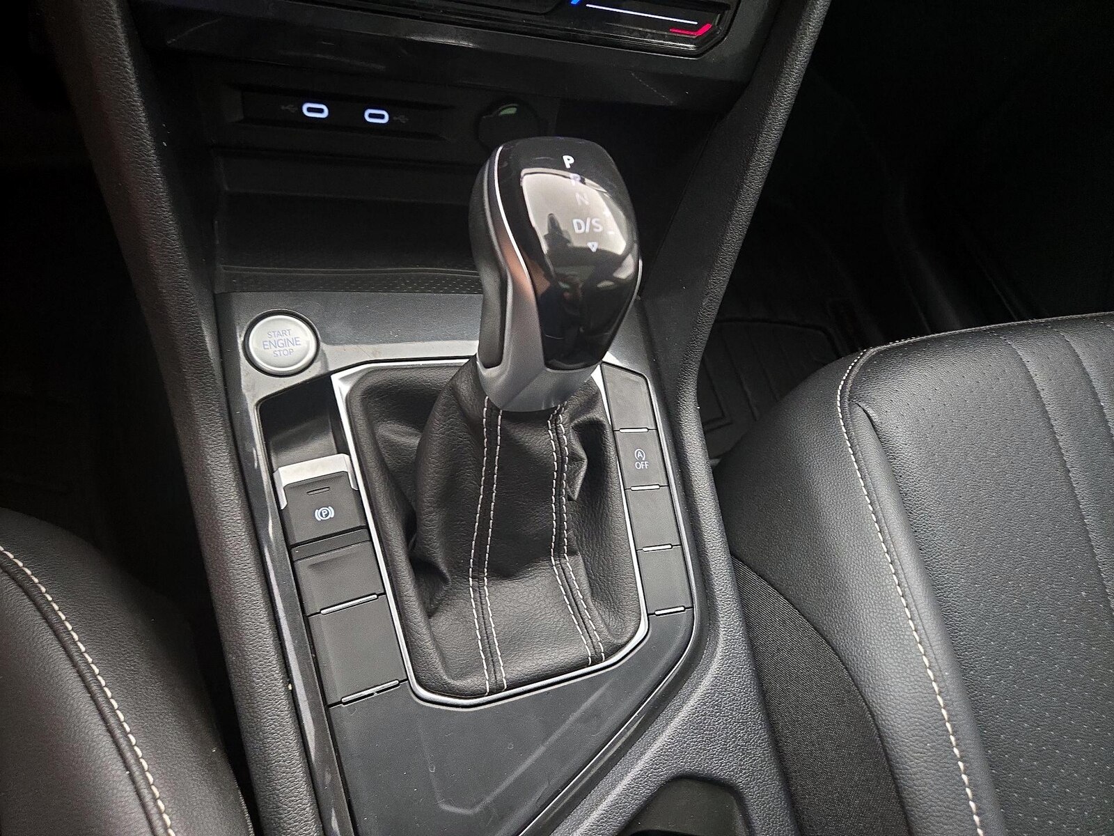 2023 Volkswagen Tiguan SE - Photo 18