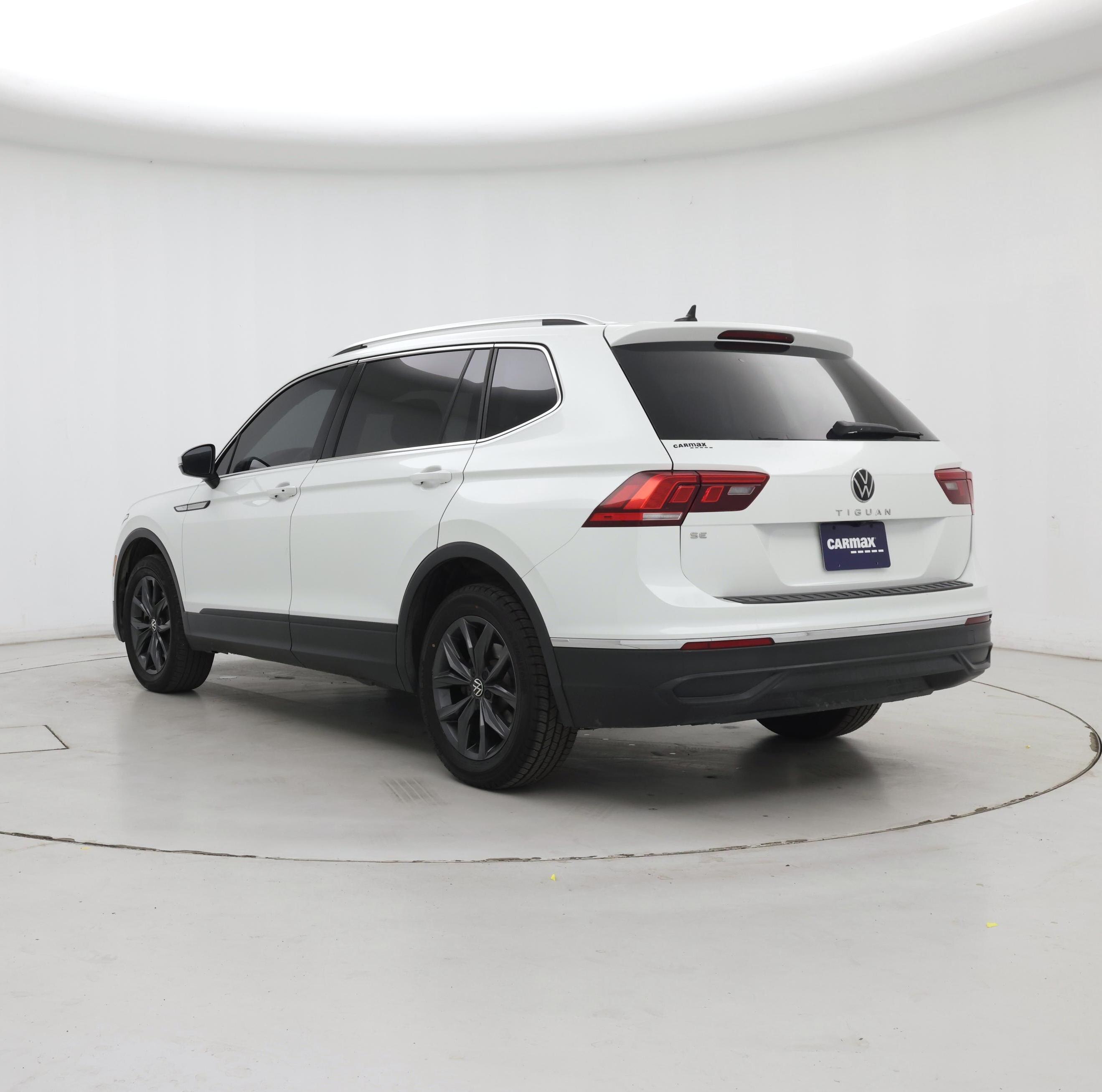 Thumbnail: 2023 Volkswagen Tiguan - 2
