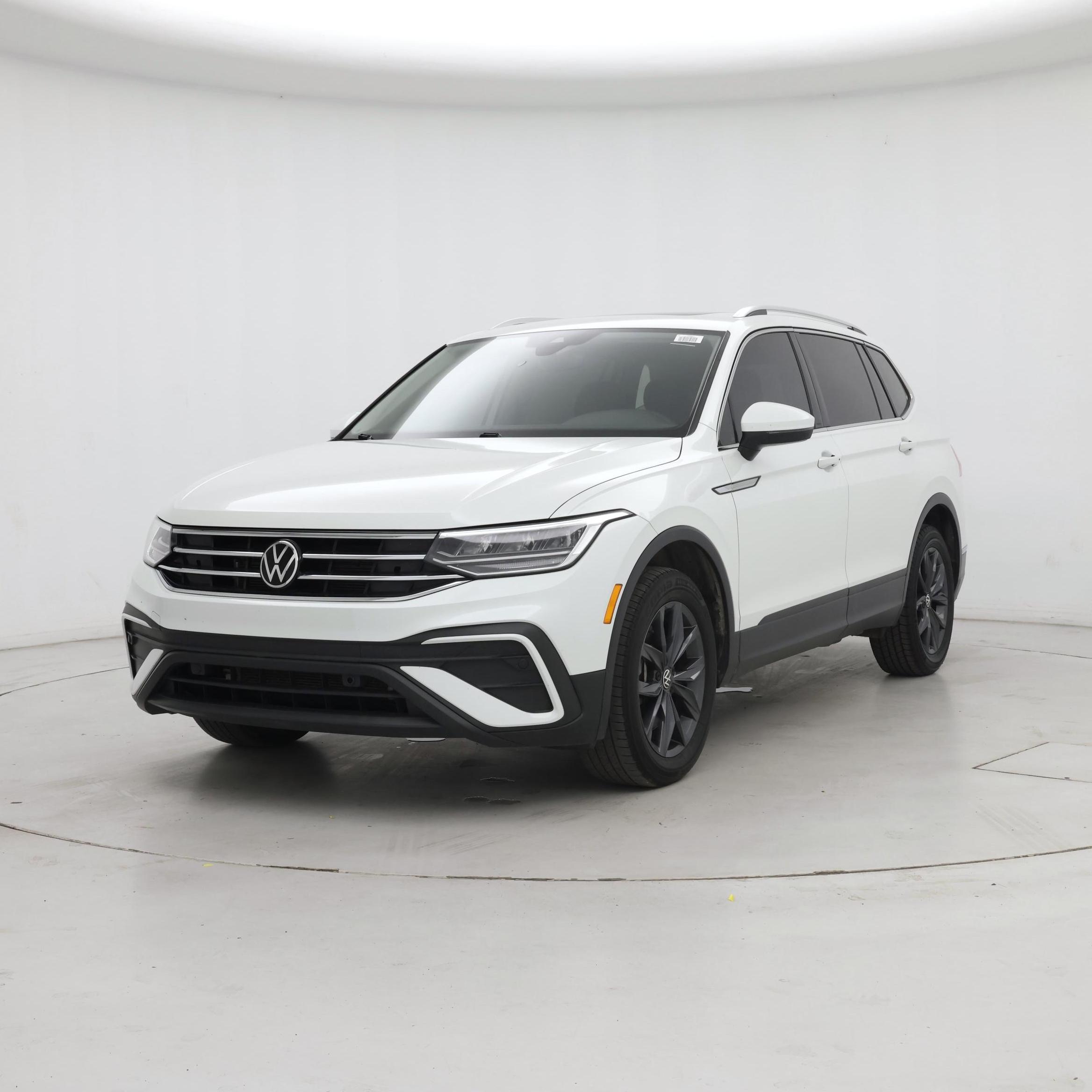 Thumbnail: 2023 Volkswagen Tiguan - 4