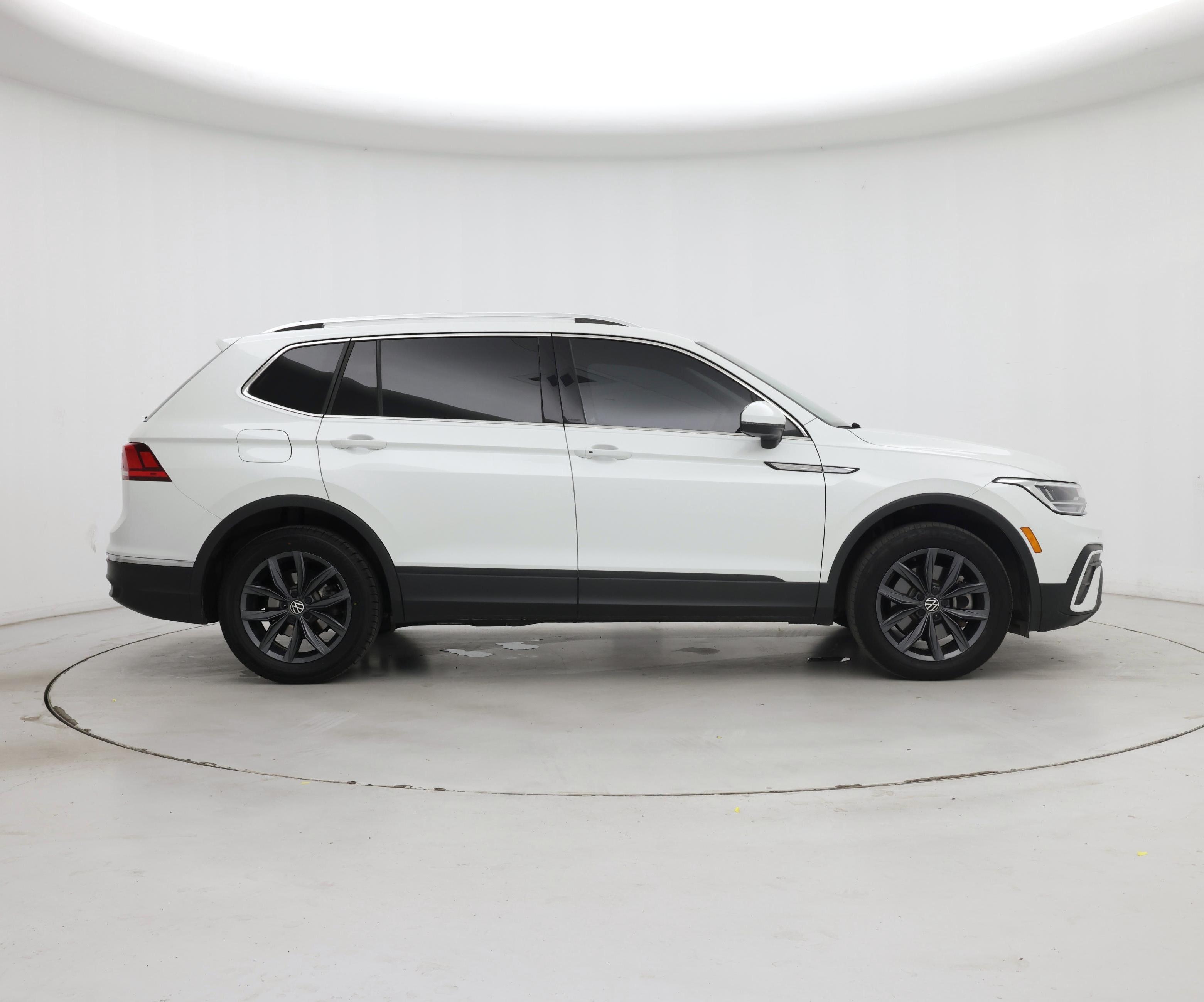 Thumbnail: 2023 Volkswagen Tiguan - 7