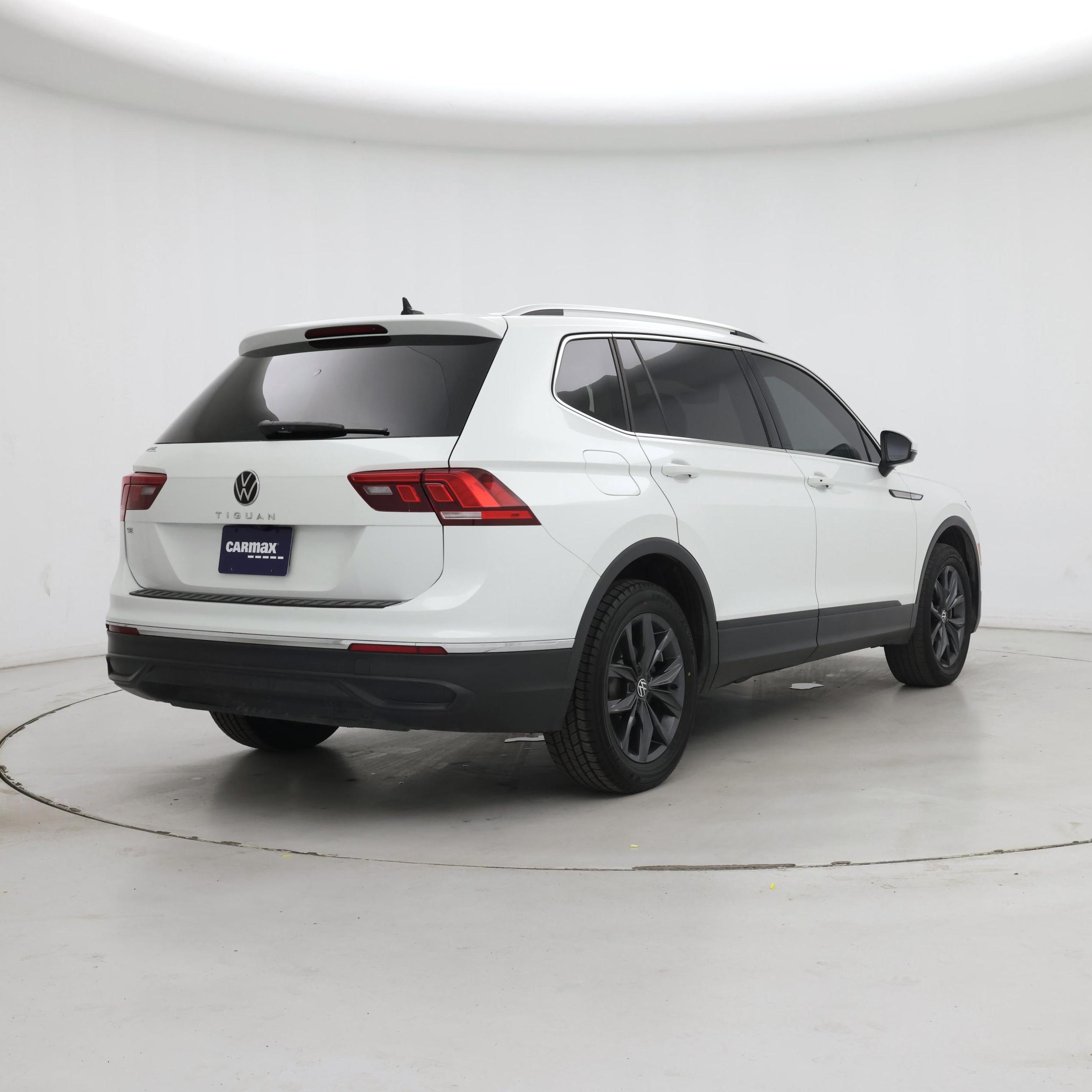 Thumbnail: 2023 Volkswagen Tiguan - 8