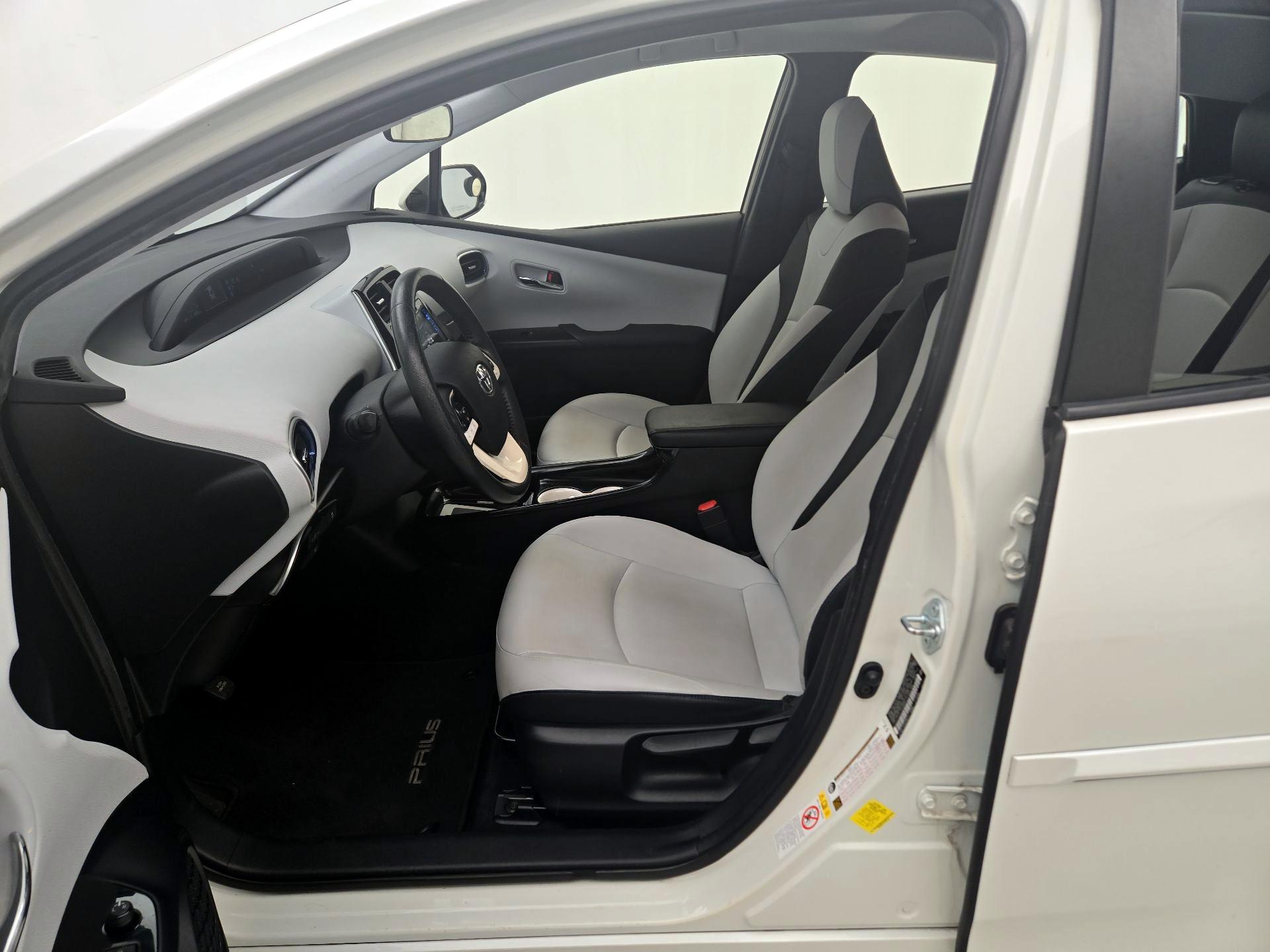 Thumbnail: 2016 Toyota Prius - 11