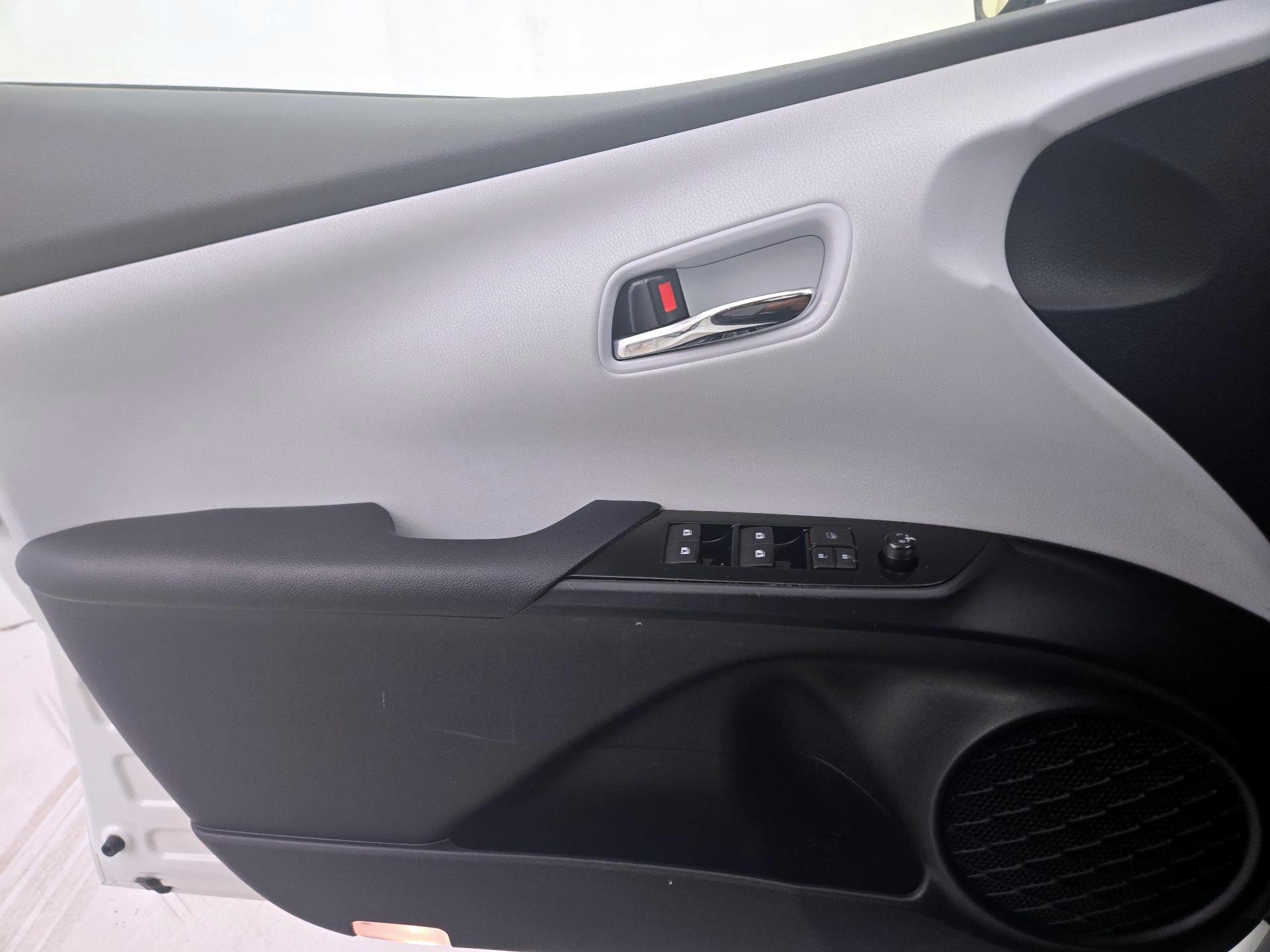 Thumbnail: 2016 Toyota Prius - 12