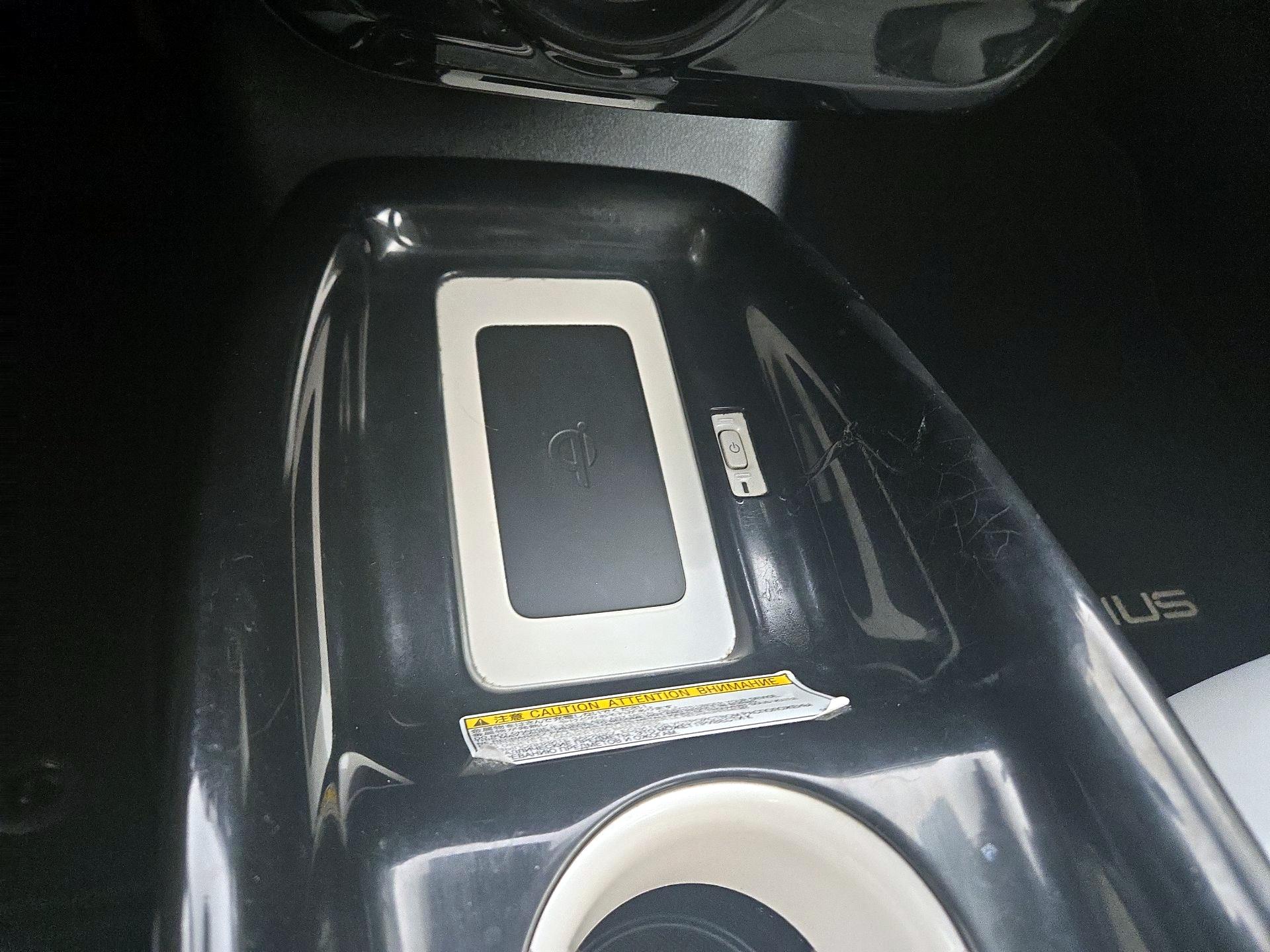 Thumbnail: 2016 Toyota Prius - 18