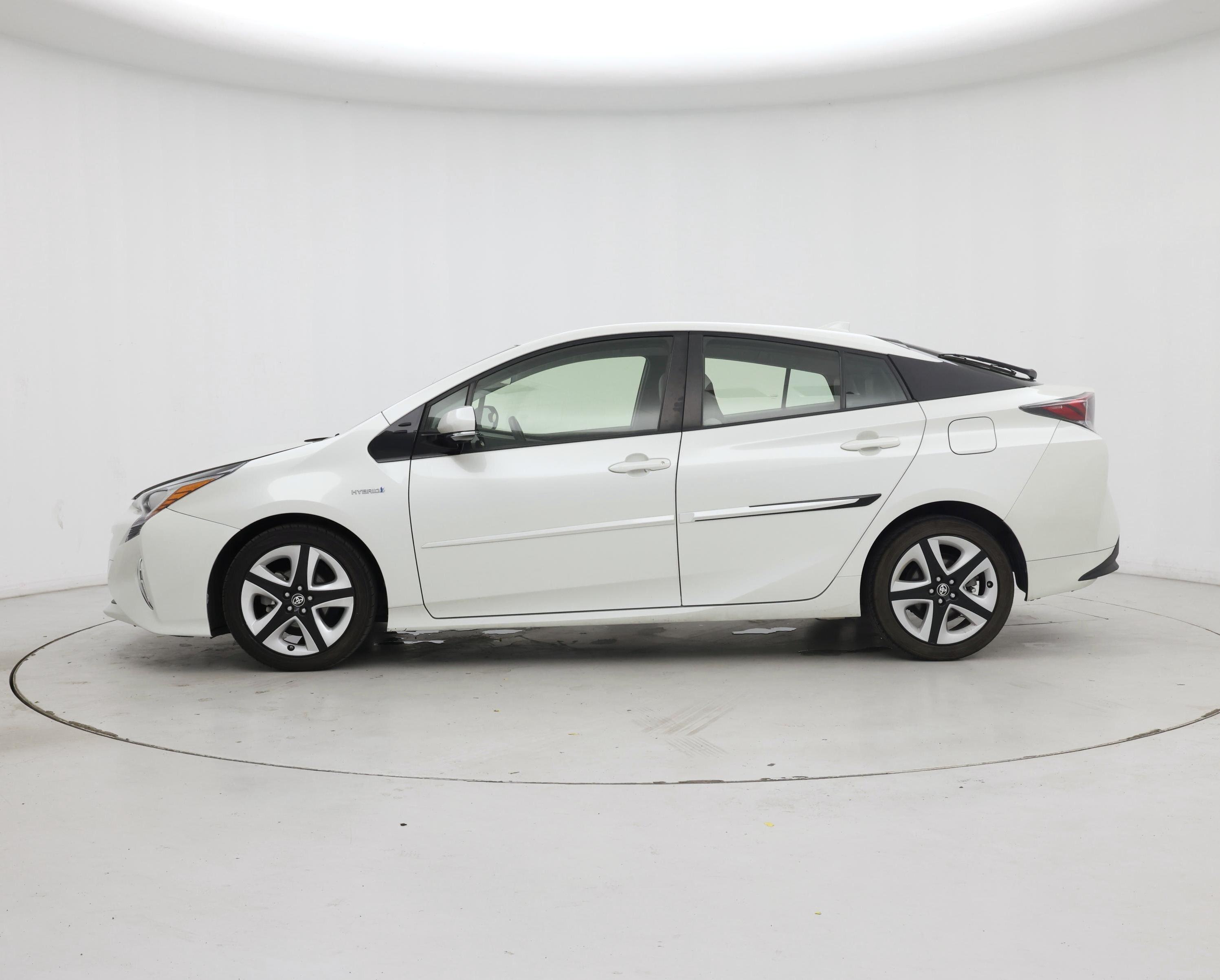 Thumbnail: 2016 Toyota Prius - 3
