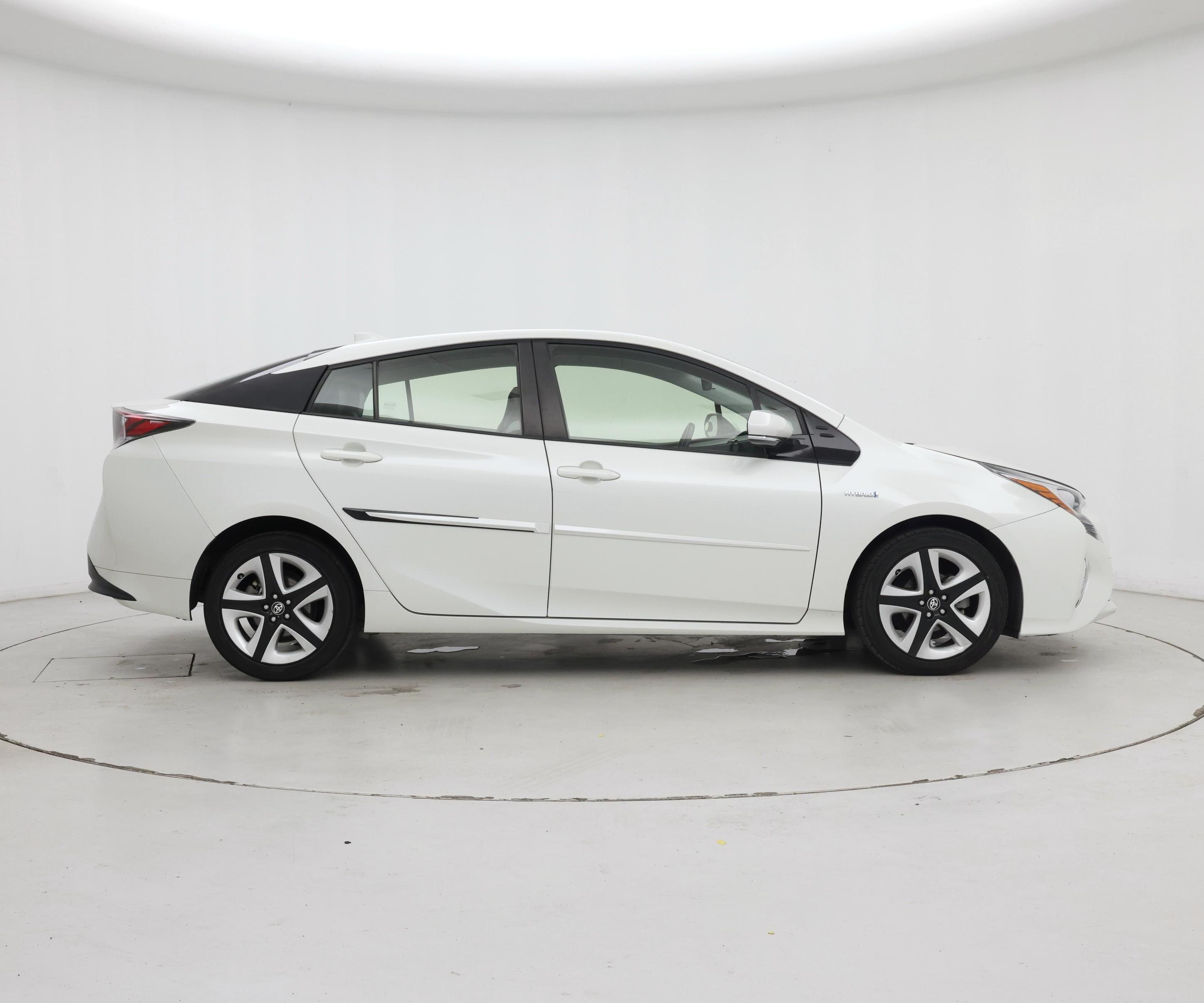 Thumbnail: 2016 Toyota Prius - 7